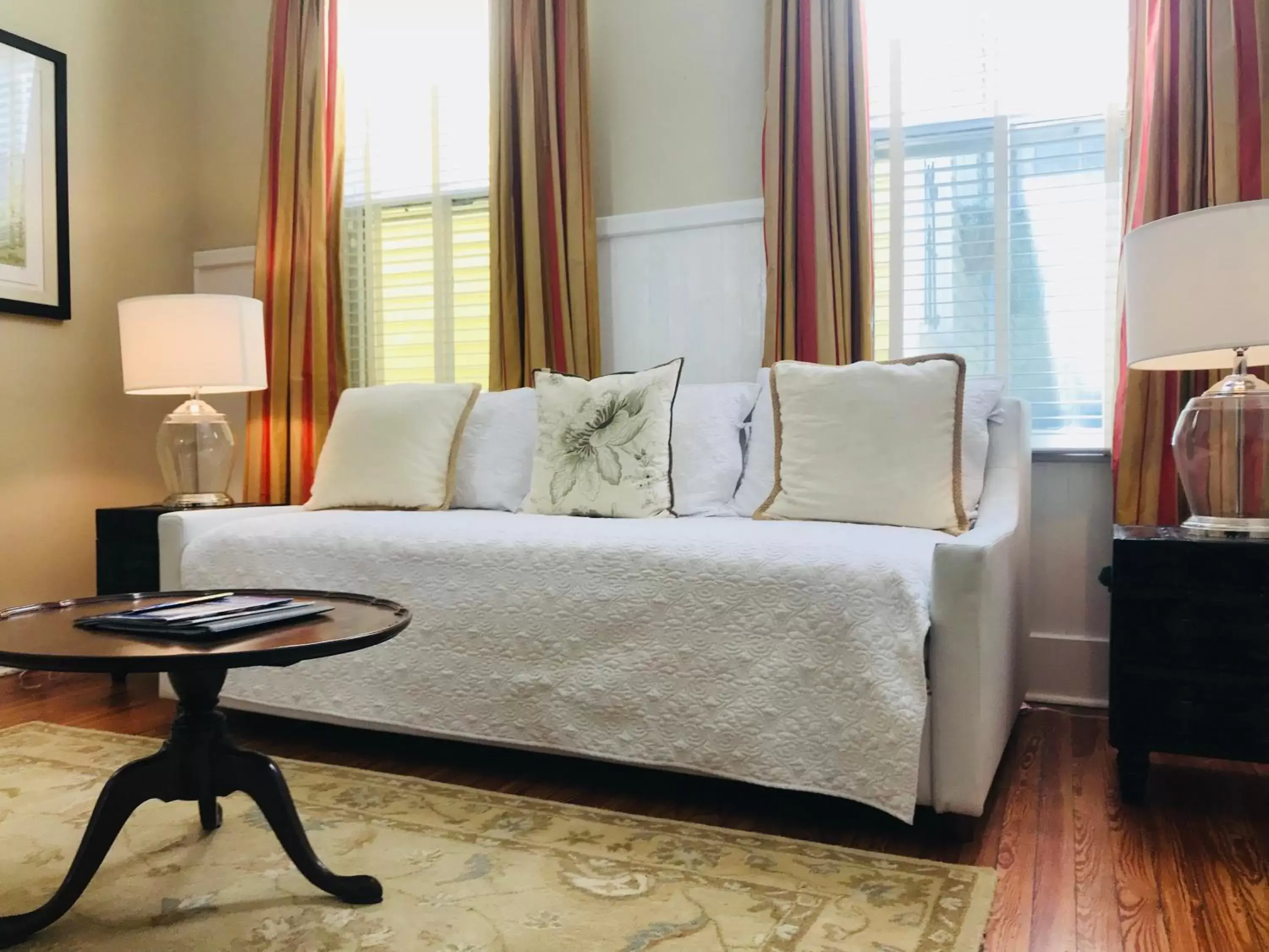 Seating Area in Forsyth Park Inn