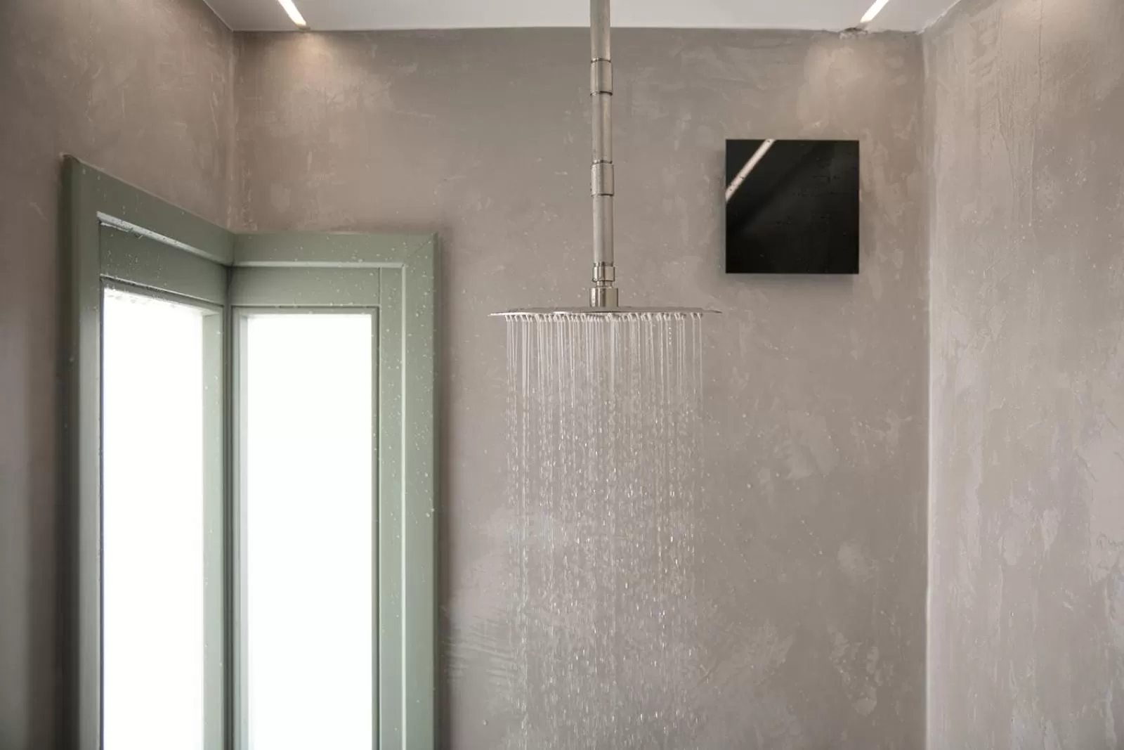 Shower, TV/Entertainment Center in Makava Suites Naxos