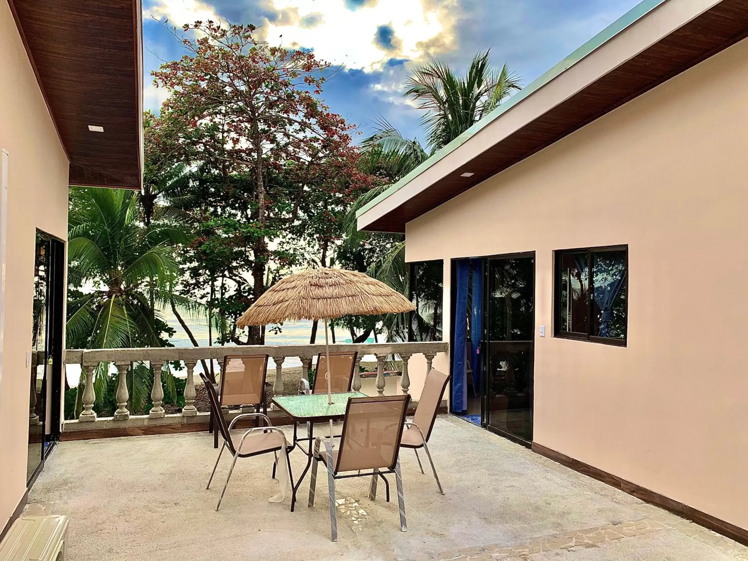 Balcony/Terrace in Hotel Beachfront Vista Hermosa