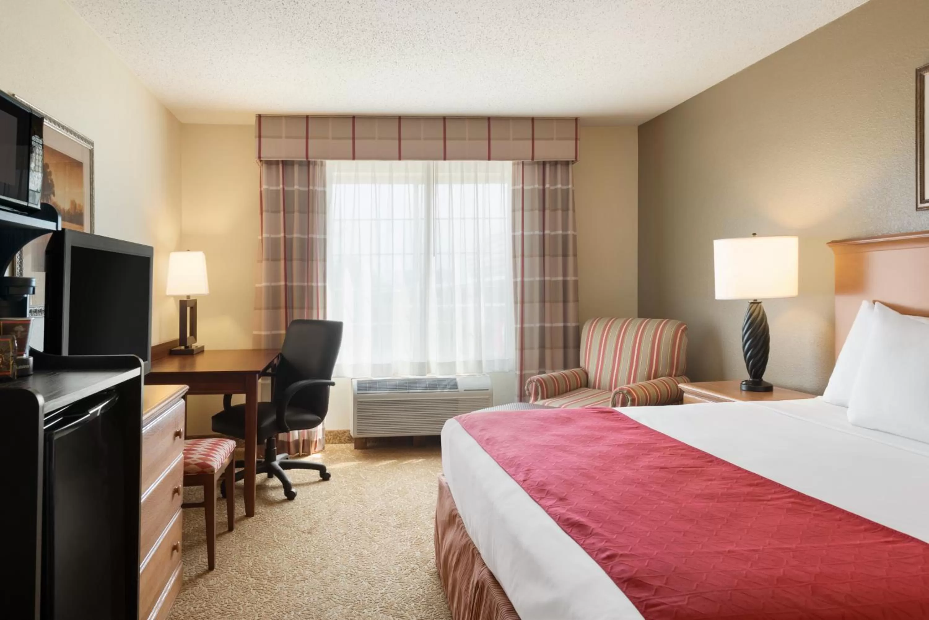 Photo of the whole room, Bed in Country Inn & Suites by Radisson, Davenport - Quad Cities