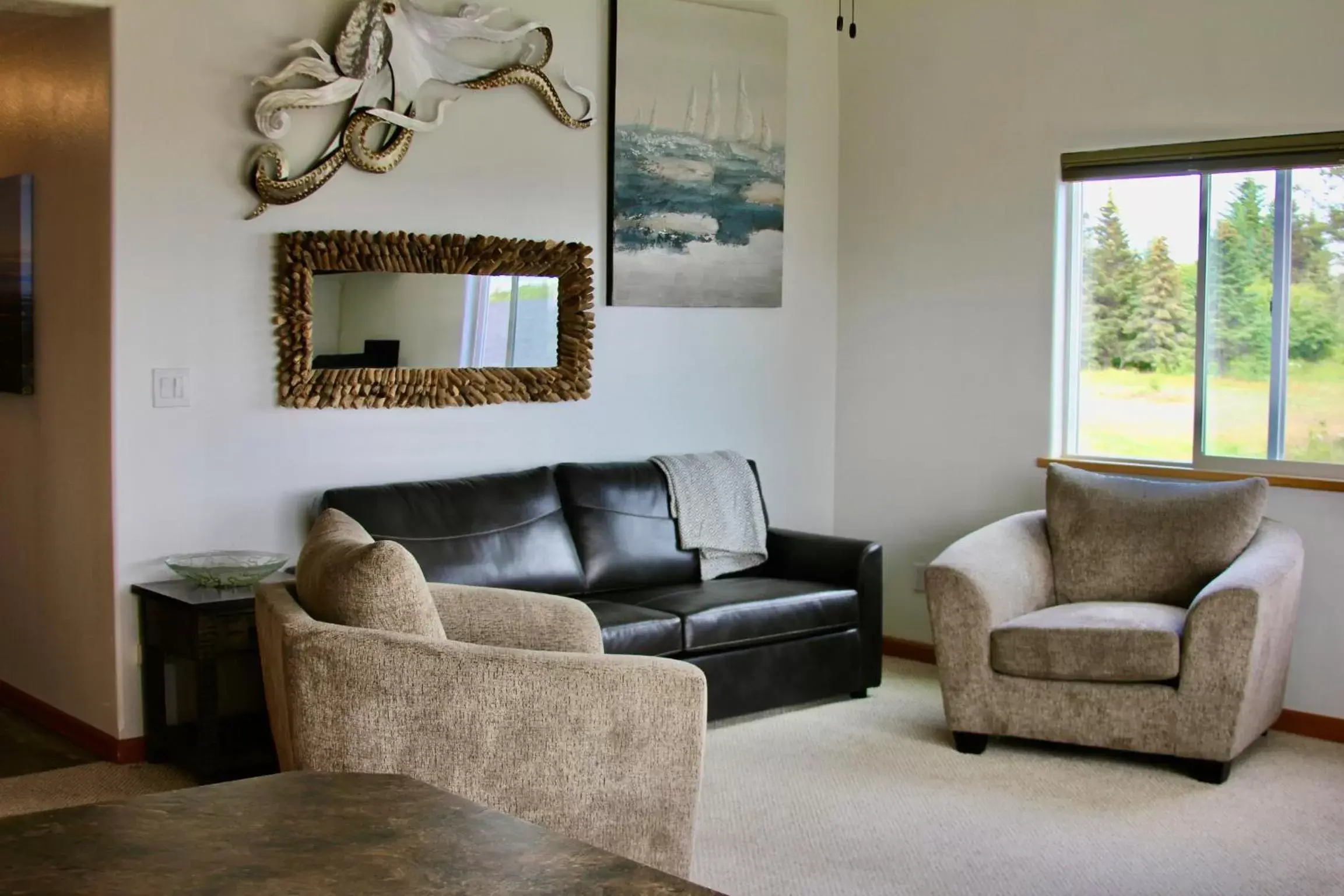 Seating Area in Seafarer Suites