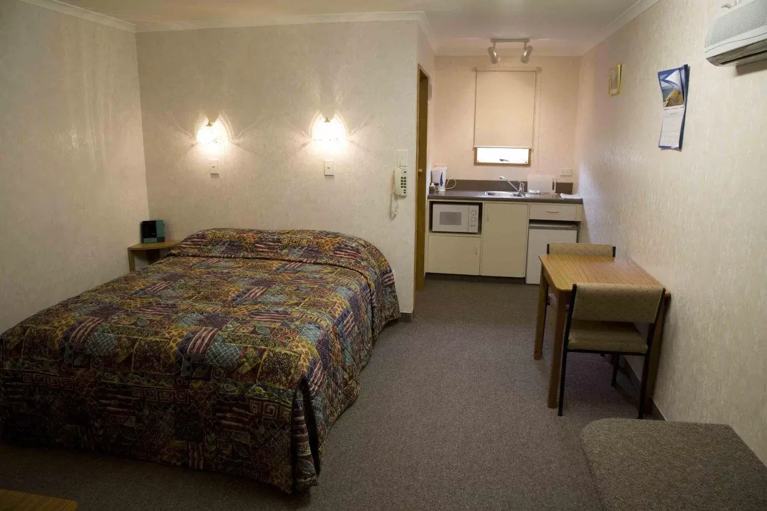 Bed in Parklands Motel