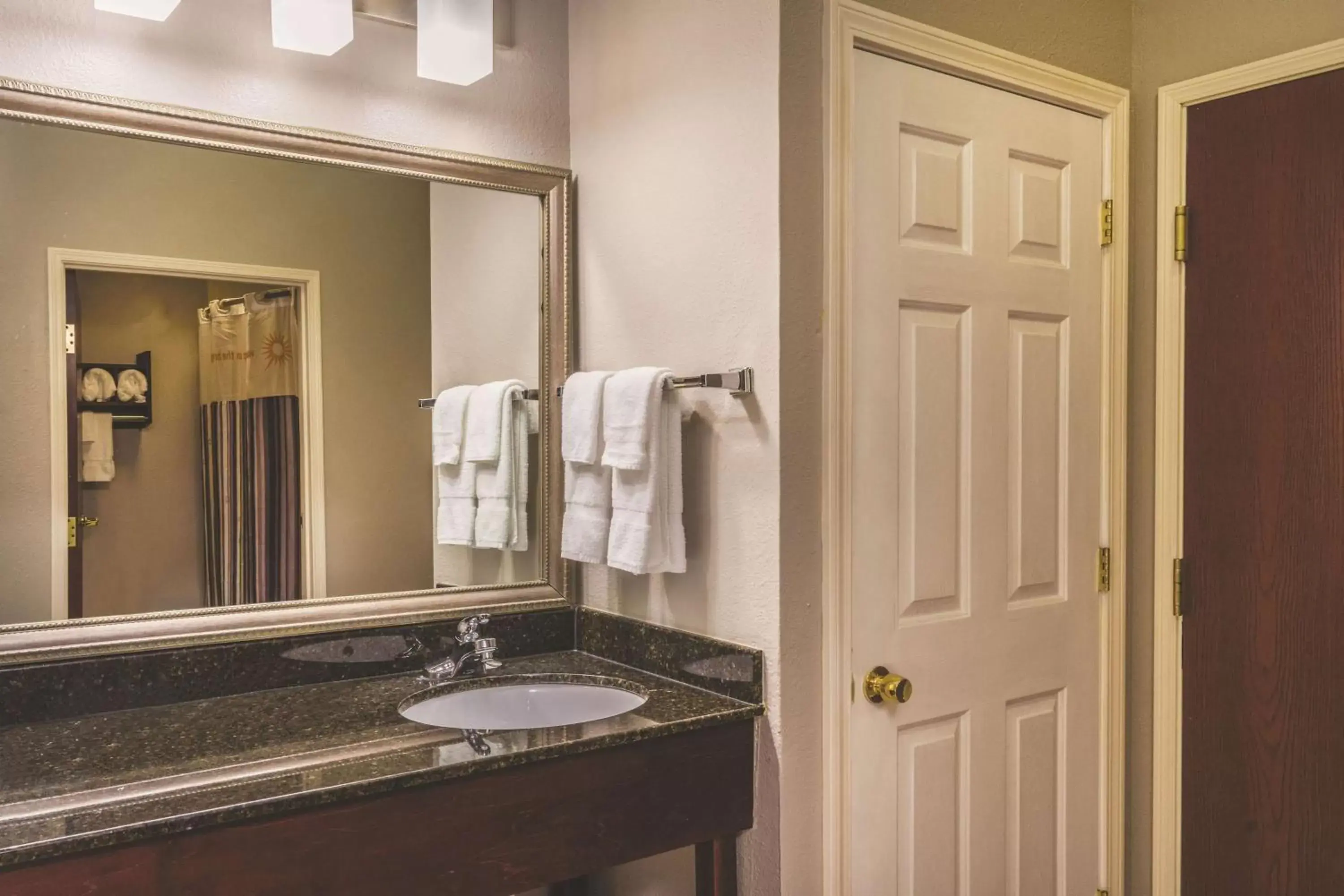 Photo of the whole room, Bathroom in La Quinta Inn & Suites by Wyndham Louisville East