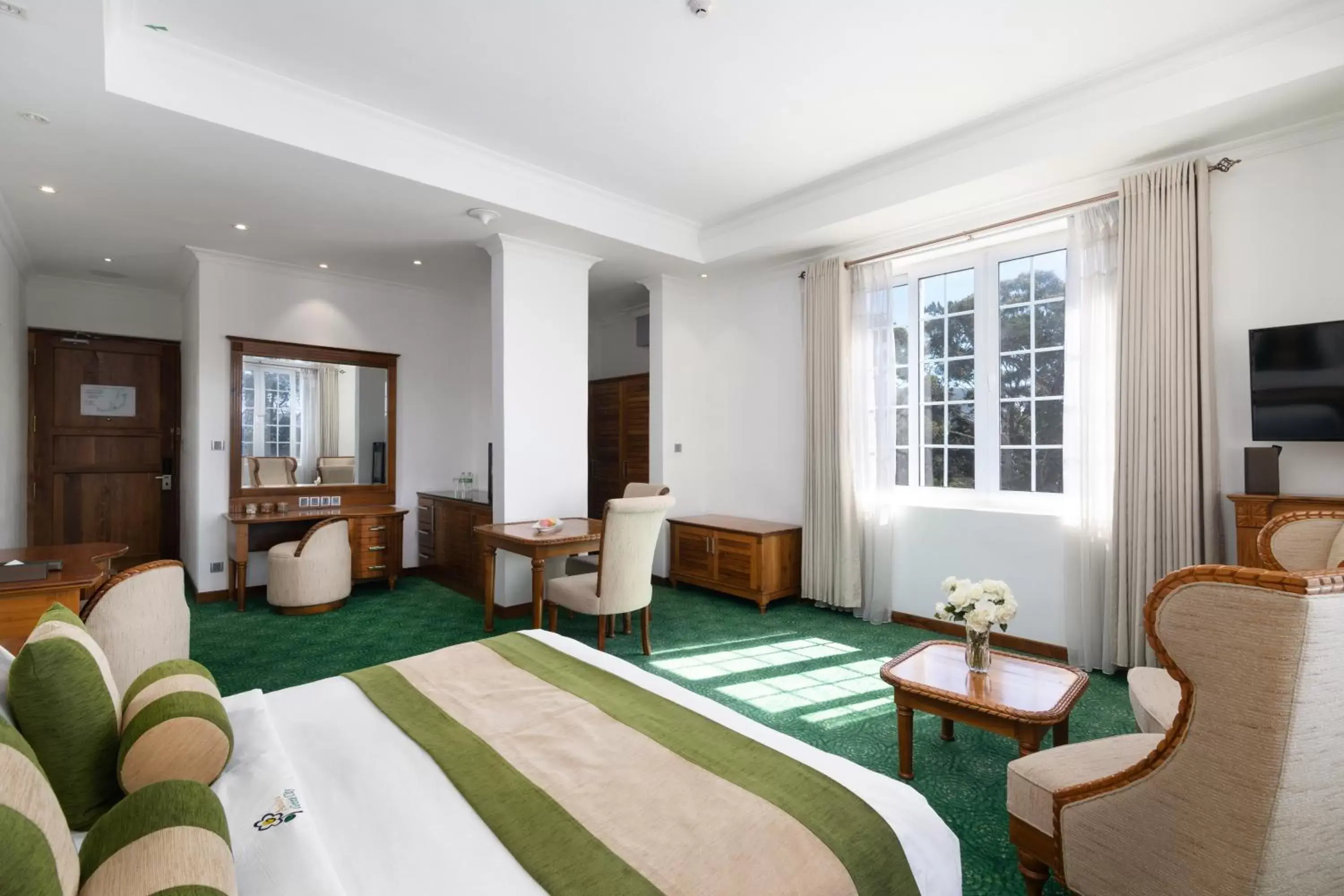 Junior Suite with Spa Bath - single occupancy in Araliya Green City Hotel