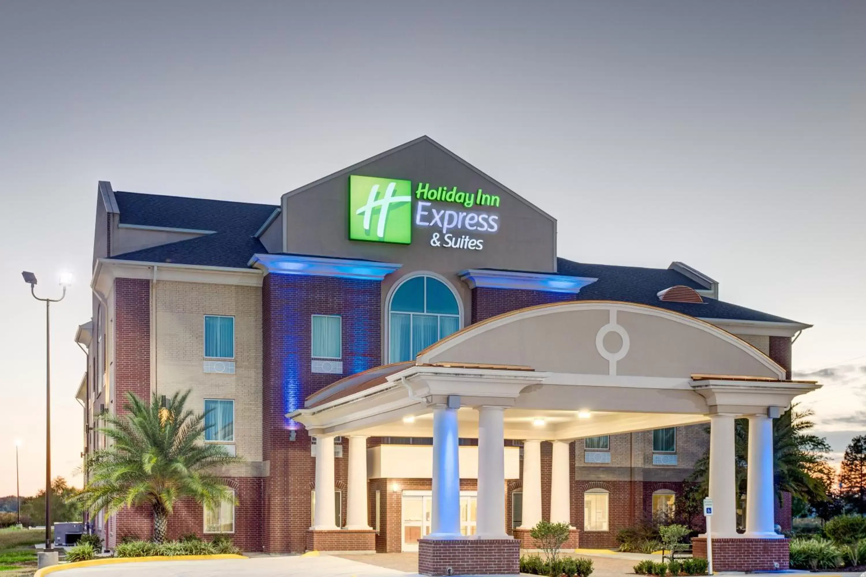 Property Building in Holiday Inn Express & Suites Raceland - Highway 90, an IHG Hotel