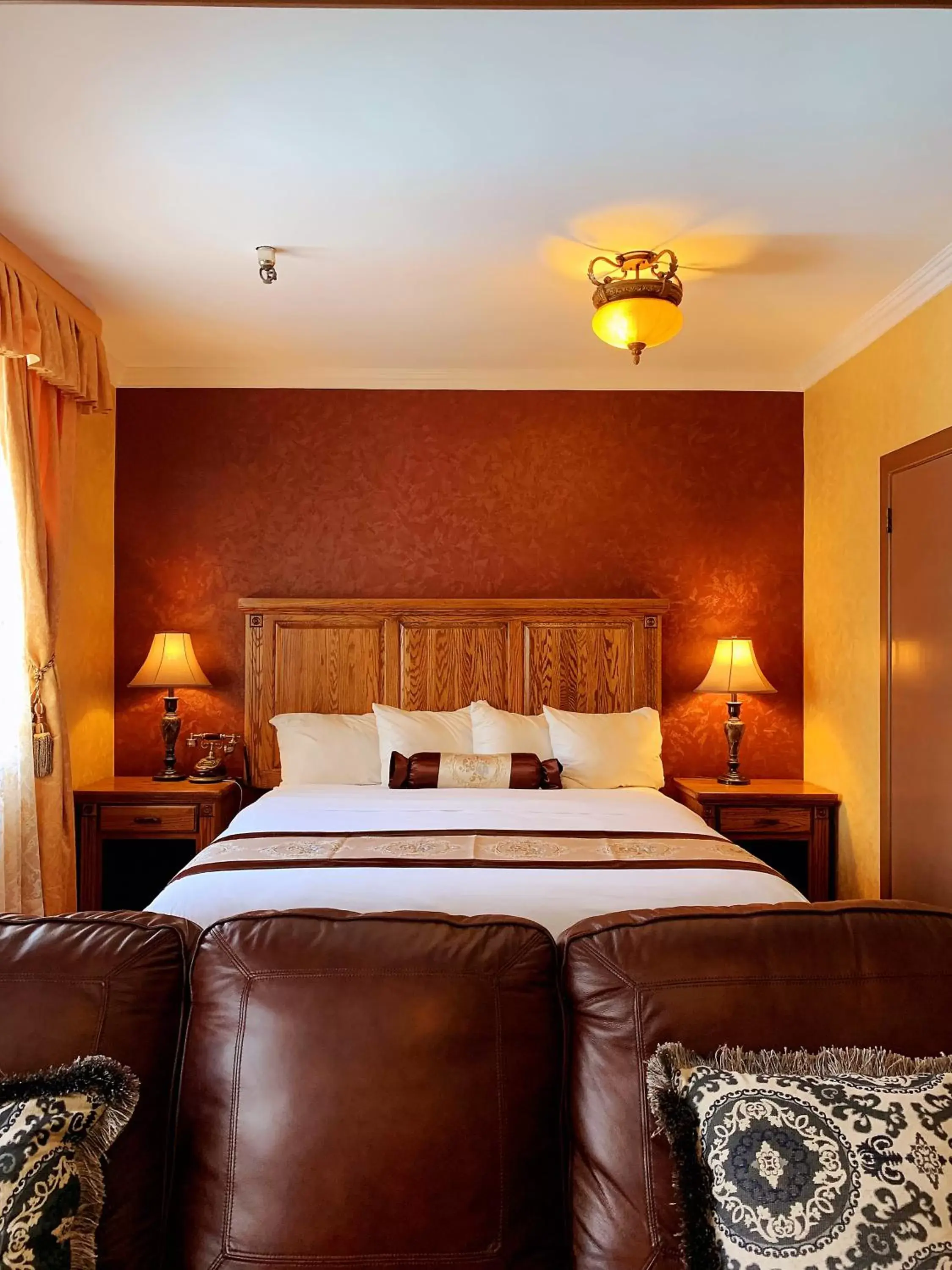 Photo of the whole room, Bed in Eureka Inn, Trademark Collection by Wyndham Photo of the whole room, Bed in Eureka Inn, Trademark Collection by Wyndham