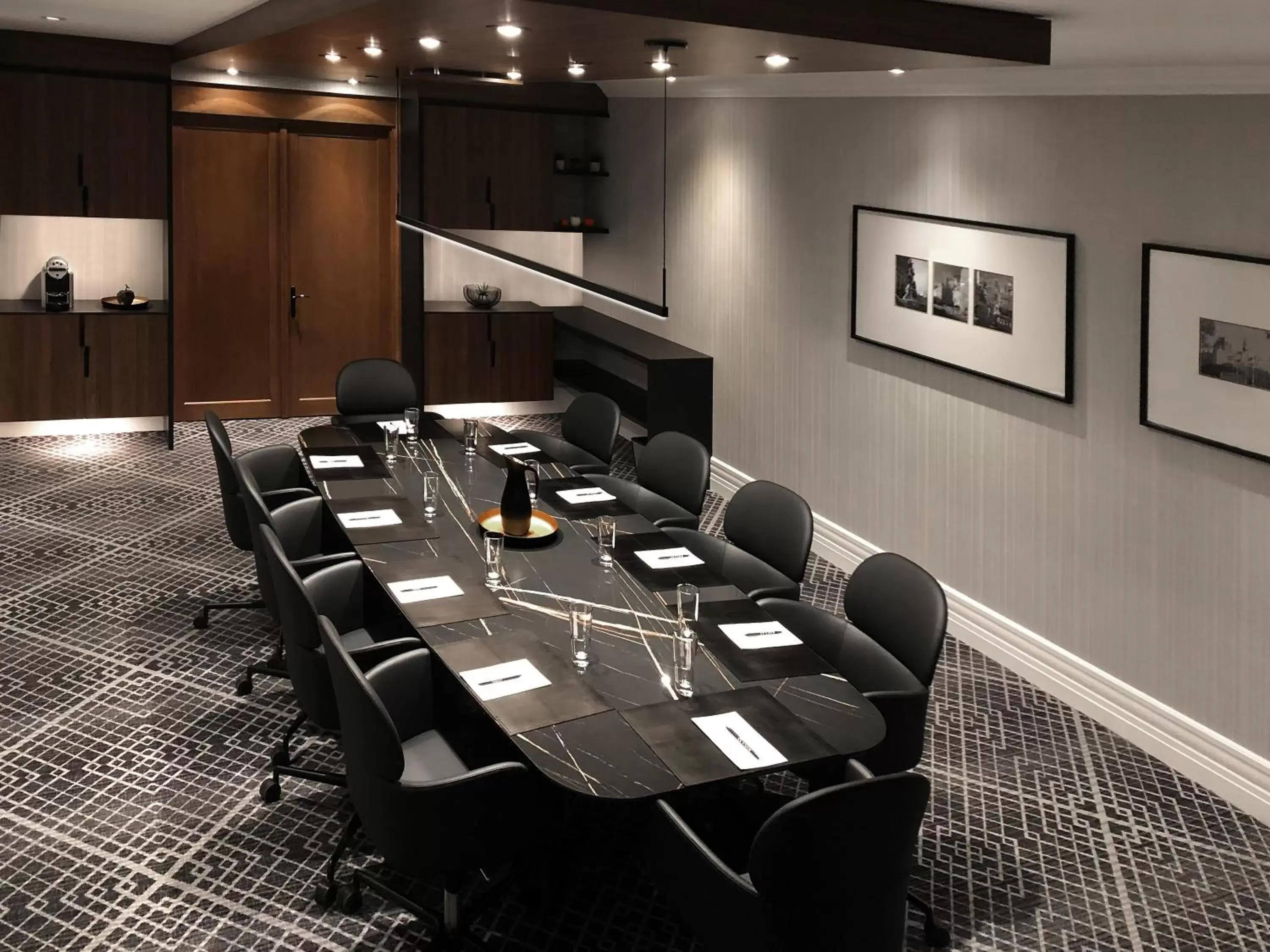 Meeting/conference room in Hotel Manoir Victoria