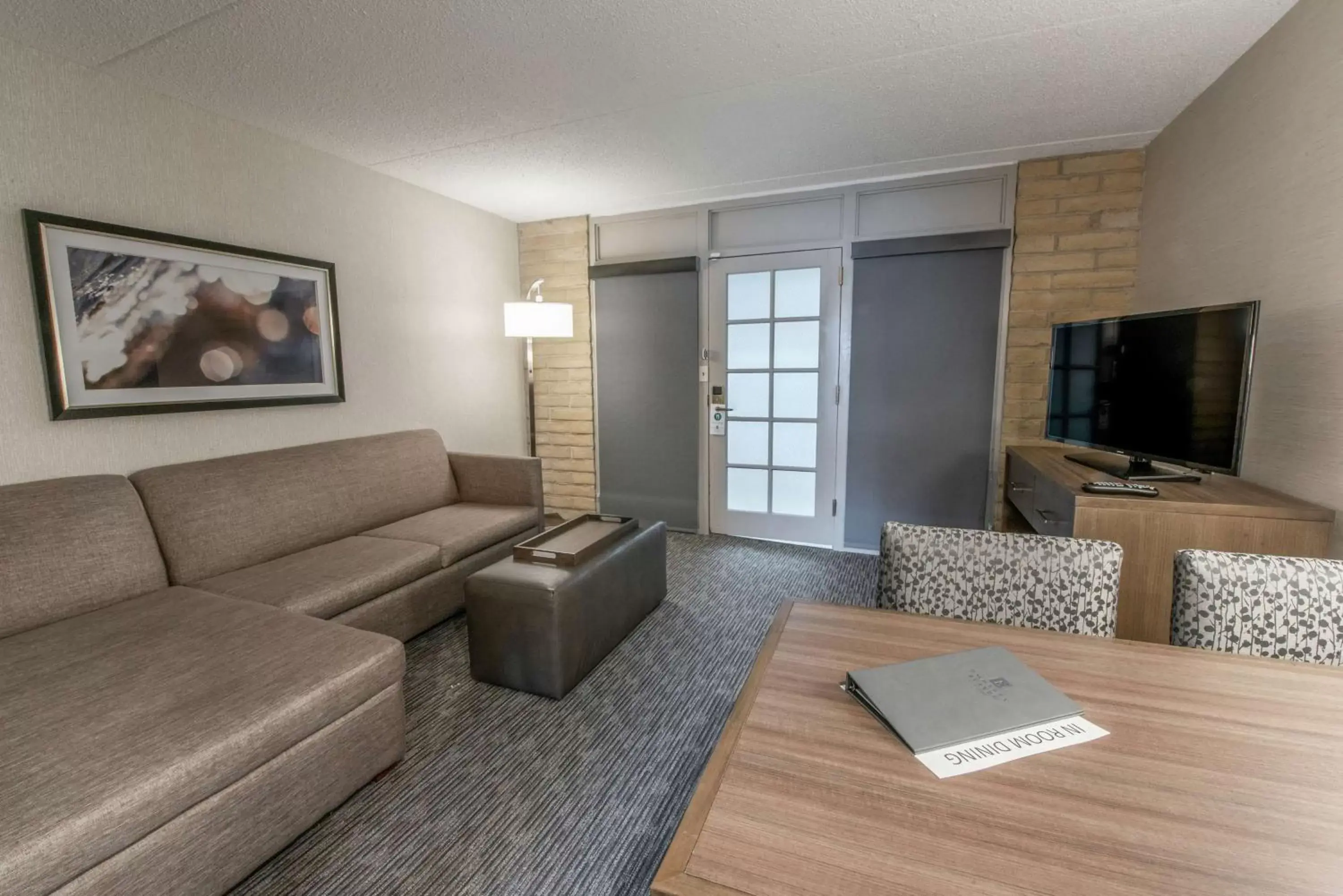 Bedroom, Seating Area in Embassy Suites by Hilton Chicago Schaumburg Woodfield