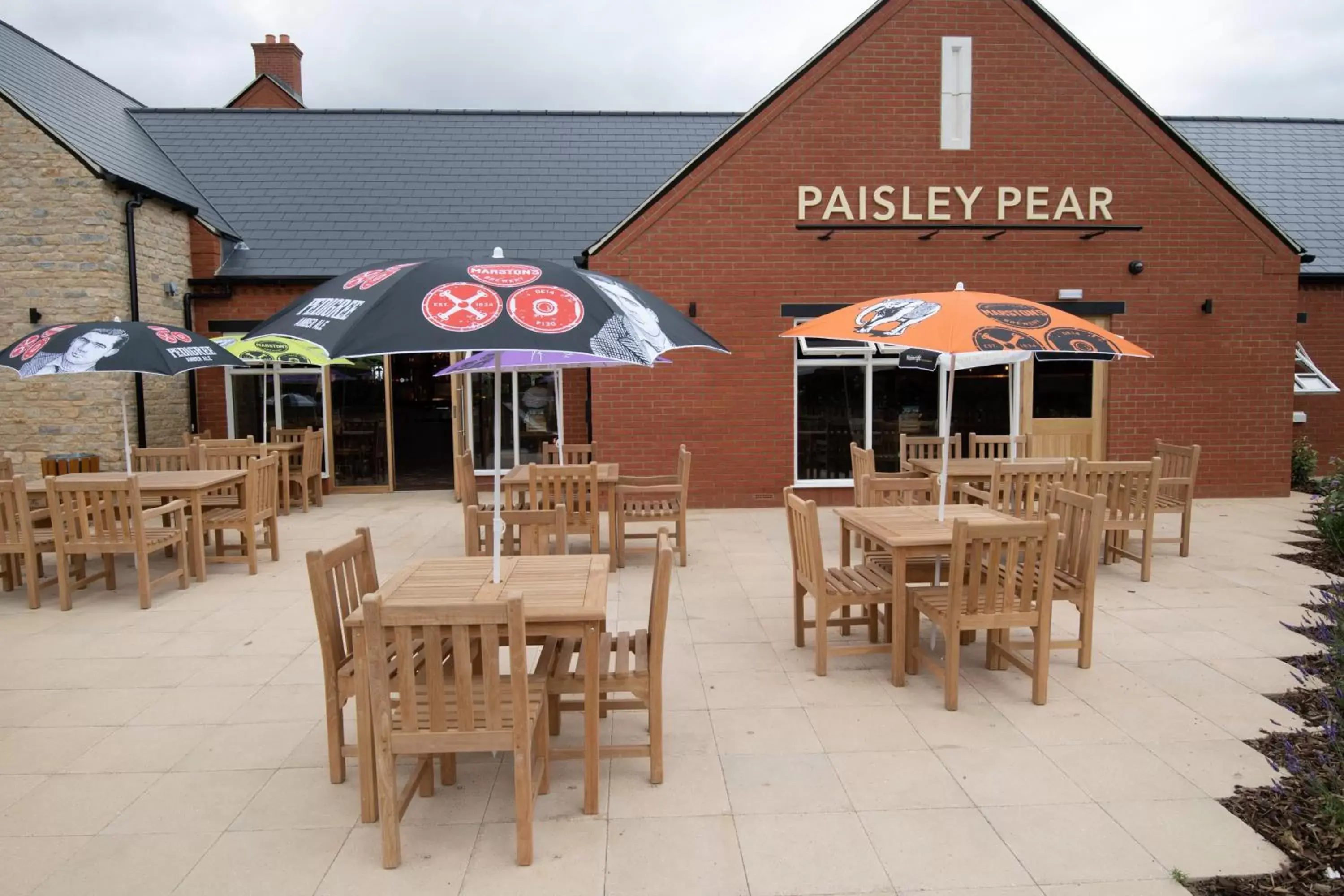 Garden, Restaurant/Places to Eat in Paisley Pear, Brackley by Marston's Inns
