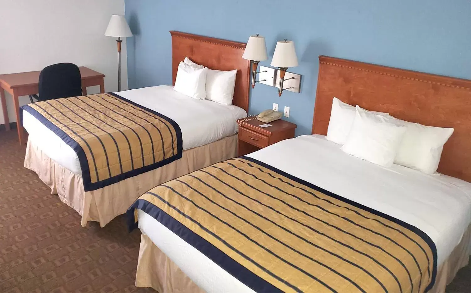 Bed in Coratel Inn & Suites by Jasper New Braunfels IH-35 EXT 189