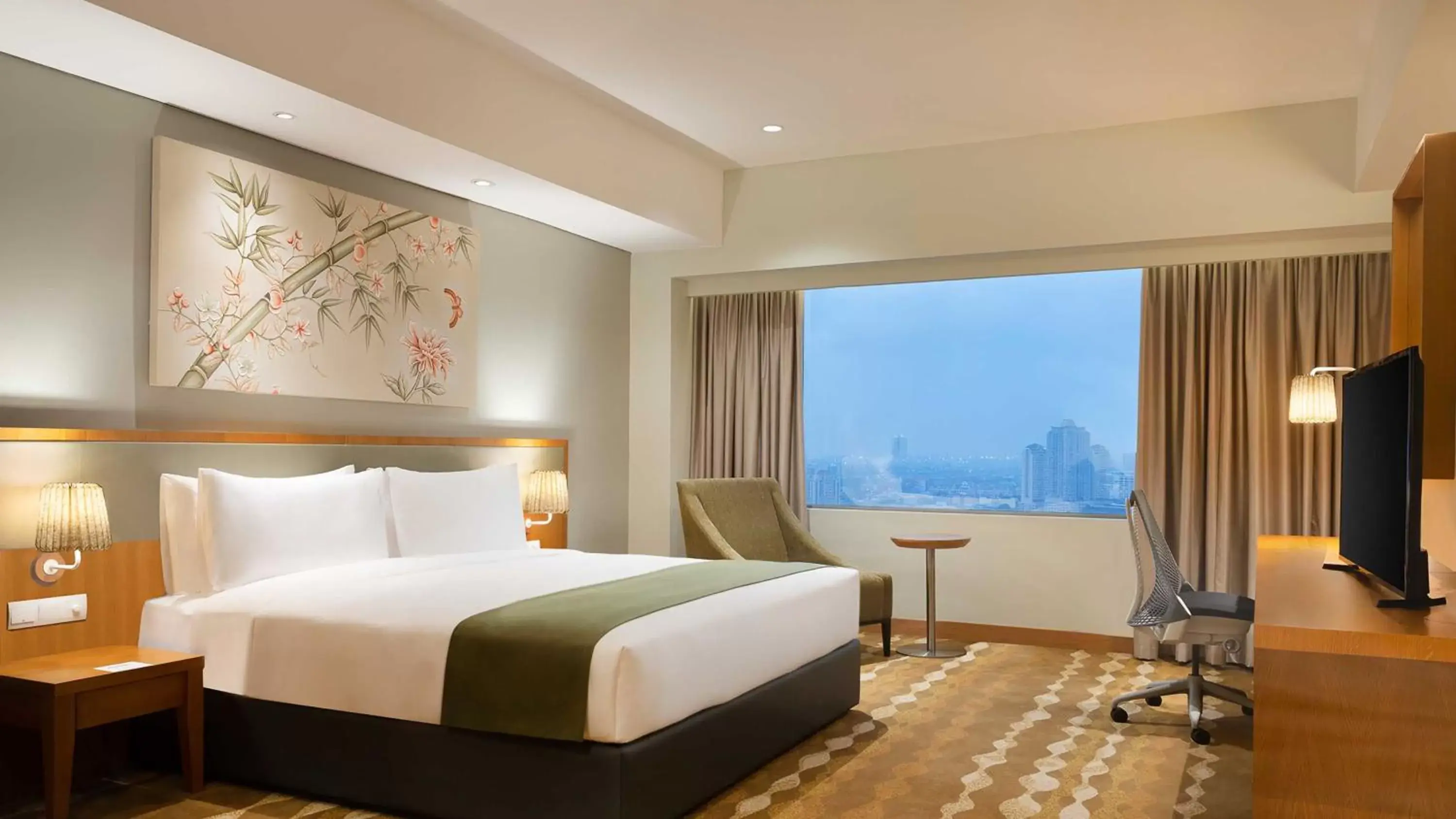 Bedroom, Bed in Holiday Inn & Suites Jakarta Gajah Mada, an IHG Hotel