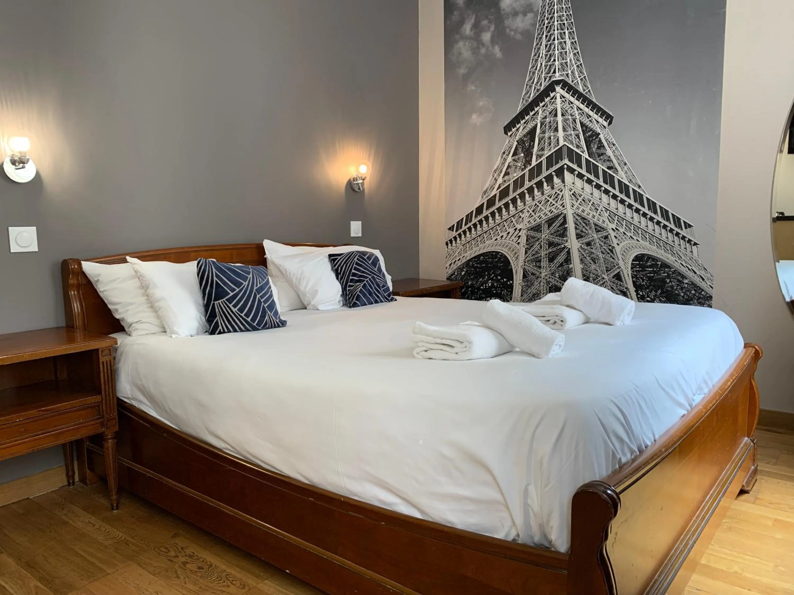 Bed in Hôtel Apollo Opéra