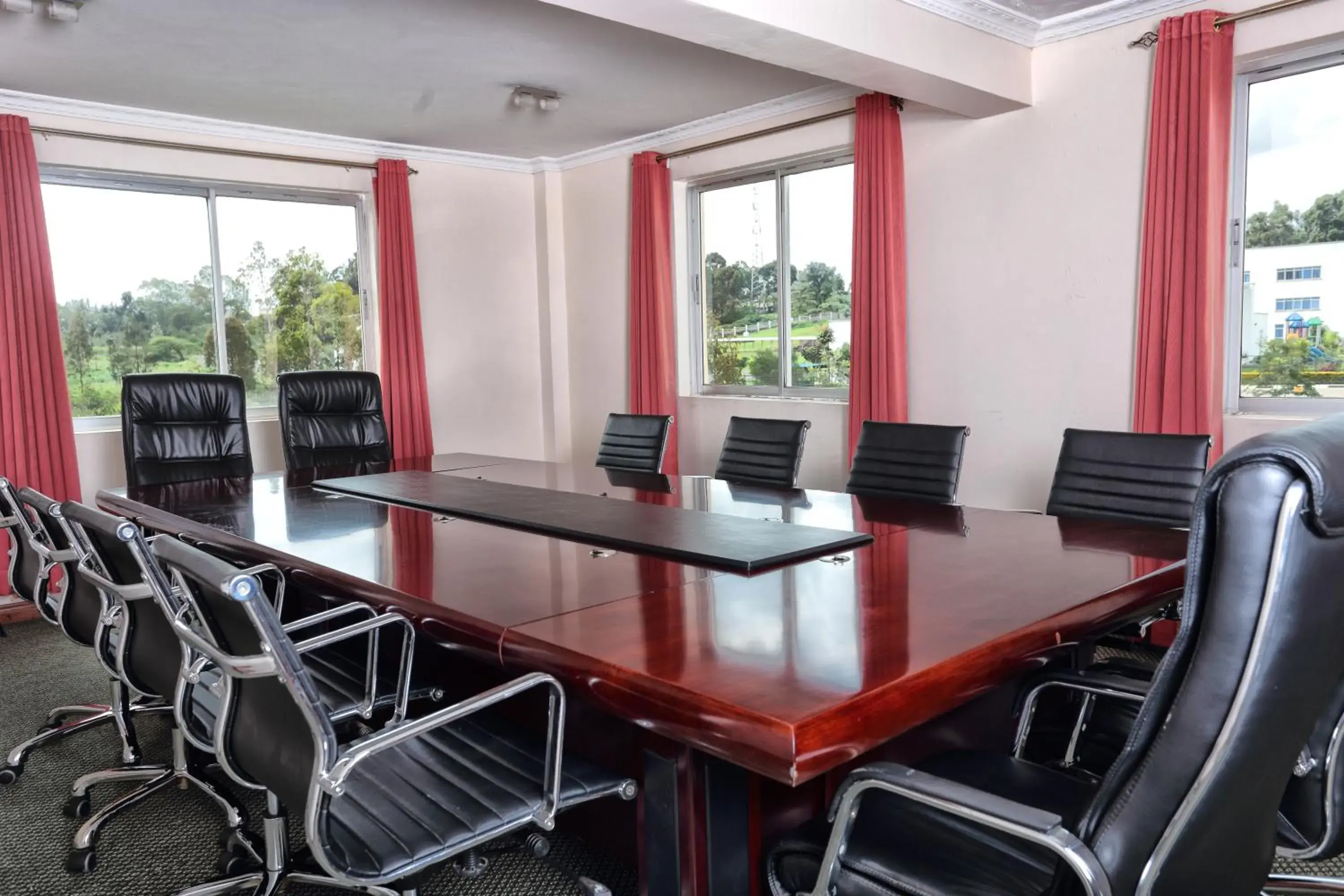 Meeting/conference room in Longview Suites Hotel