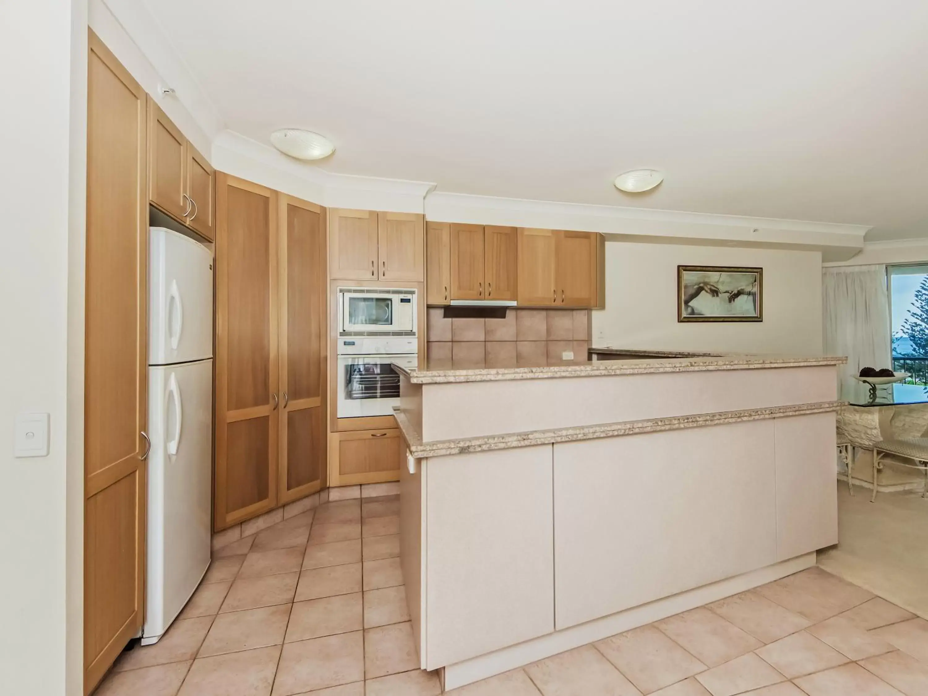 Kitchen or kitchenette, Kitchen/Kitchenette in Oceana On Broadbeach