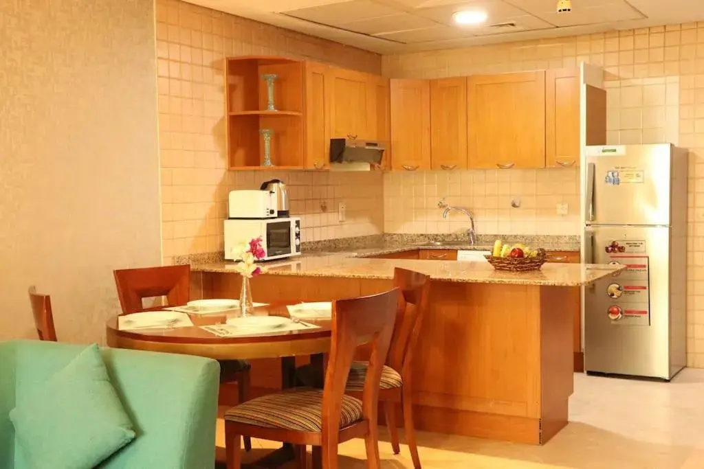 Kitchen/Kitchenette in Al Manar Grand Hotel Apartment
