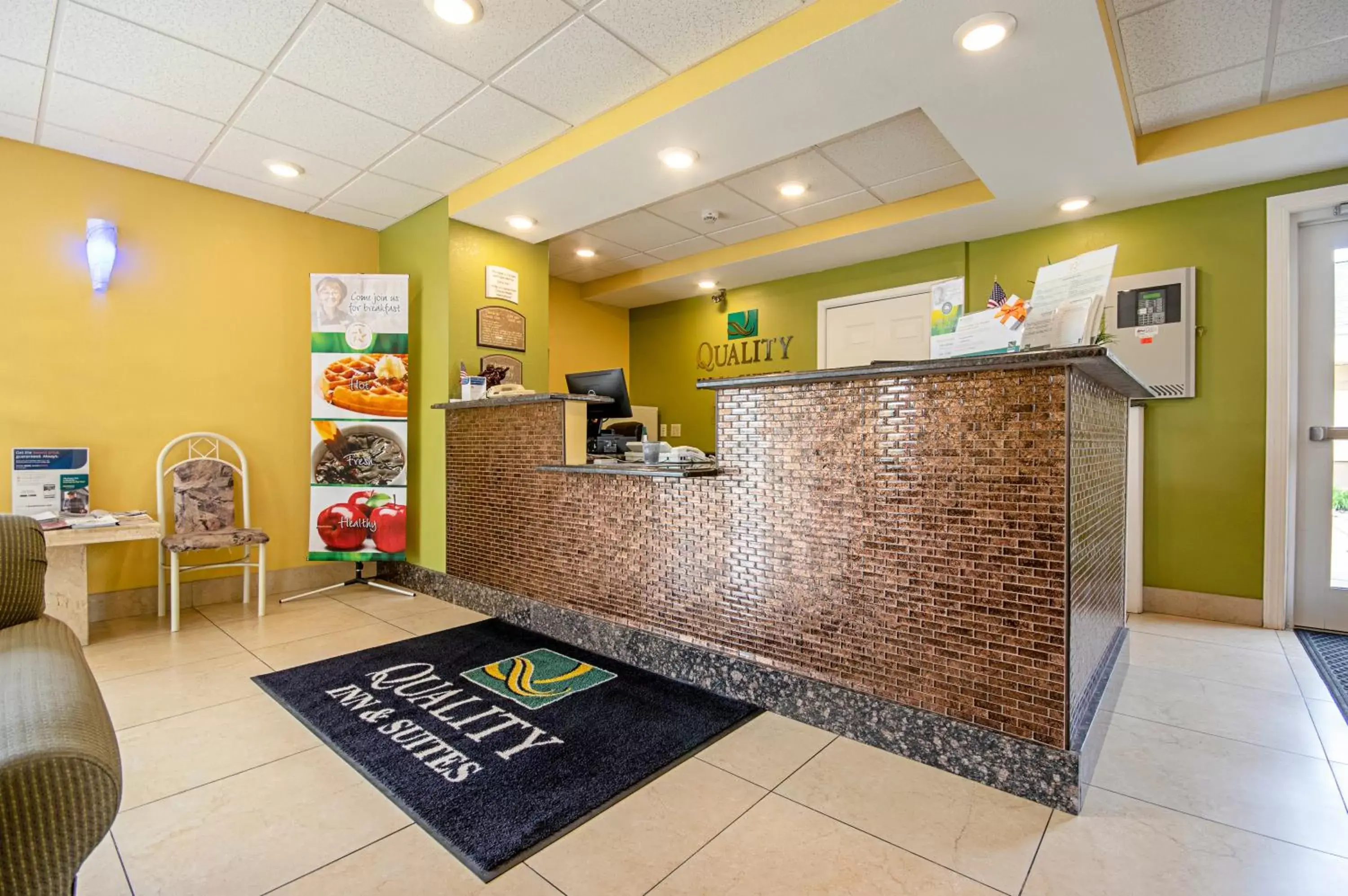 Lobby/Reception in Quality Inn & Suites Glenmont - Albany South