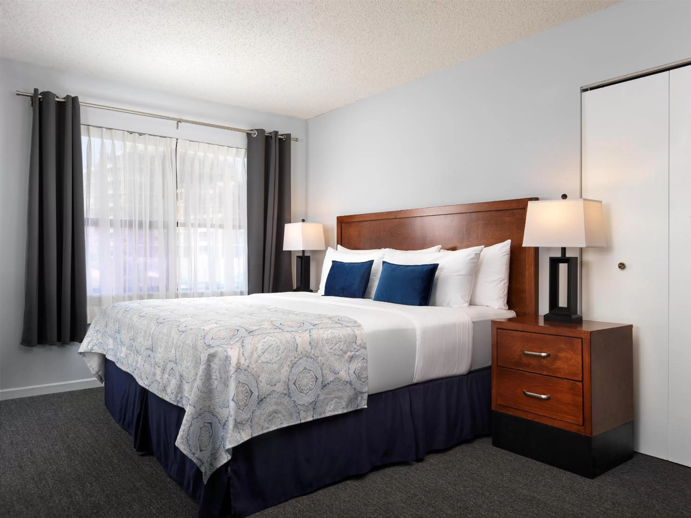 Bedroom, Bed in Huntingdon Hotel and Suites