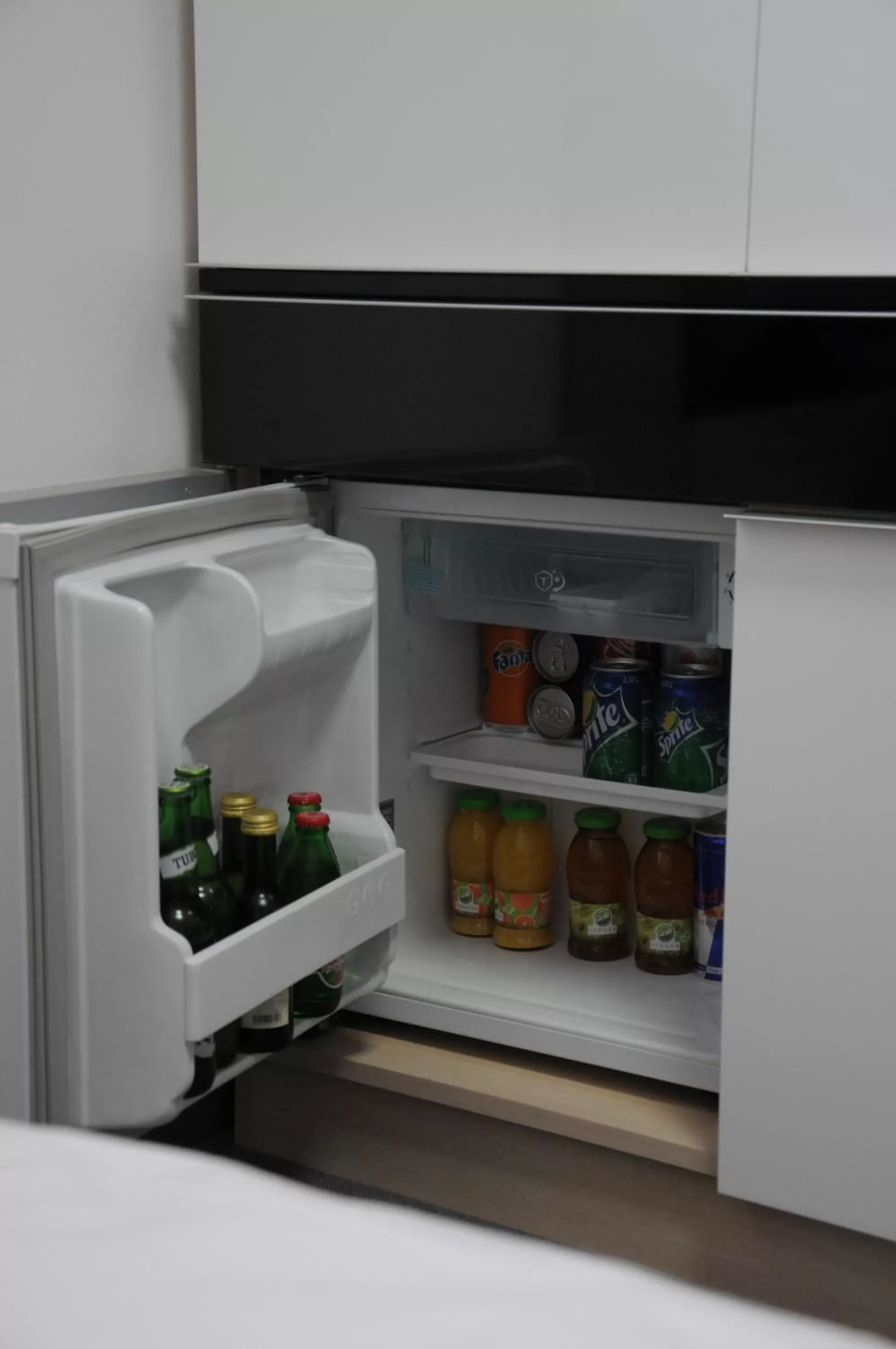 Food and drinks in Garni Hotel Consul