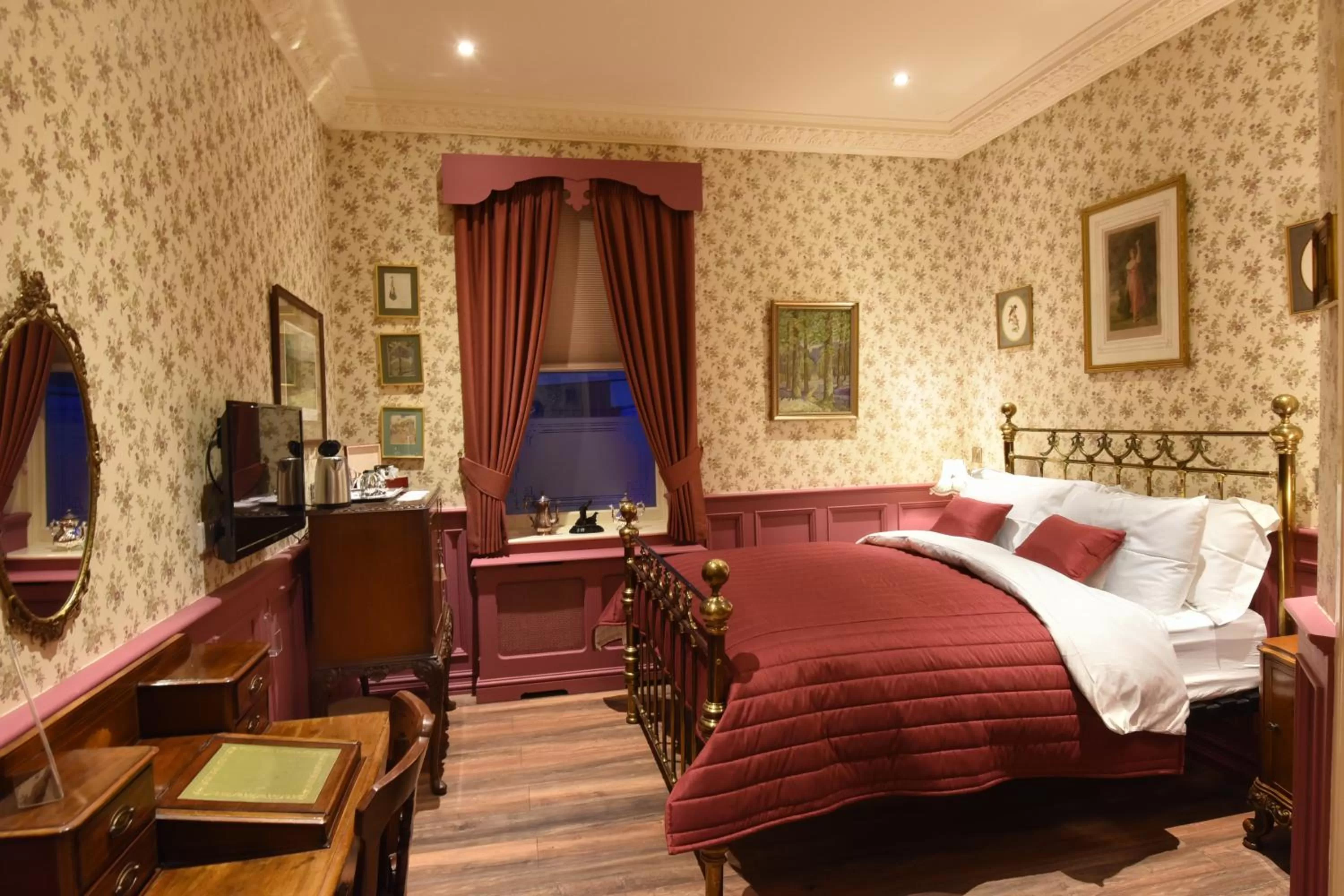 Bed in The Aston Tavern