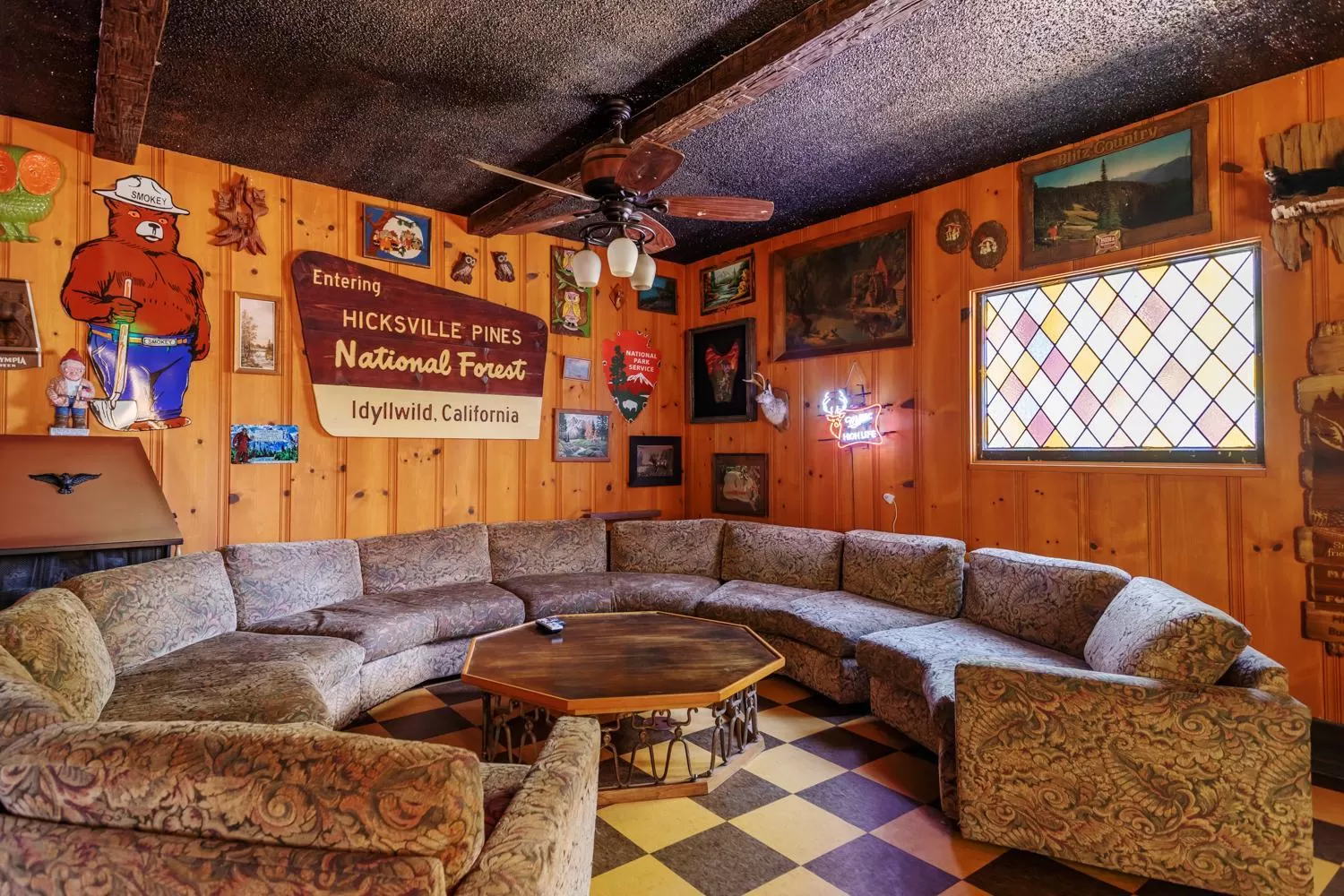 Hicksville Pines Chalets & Motel