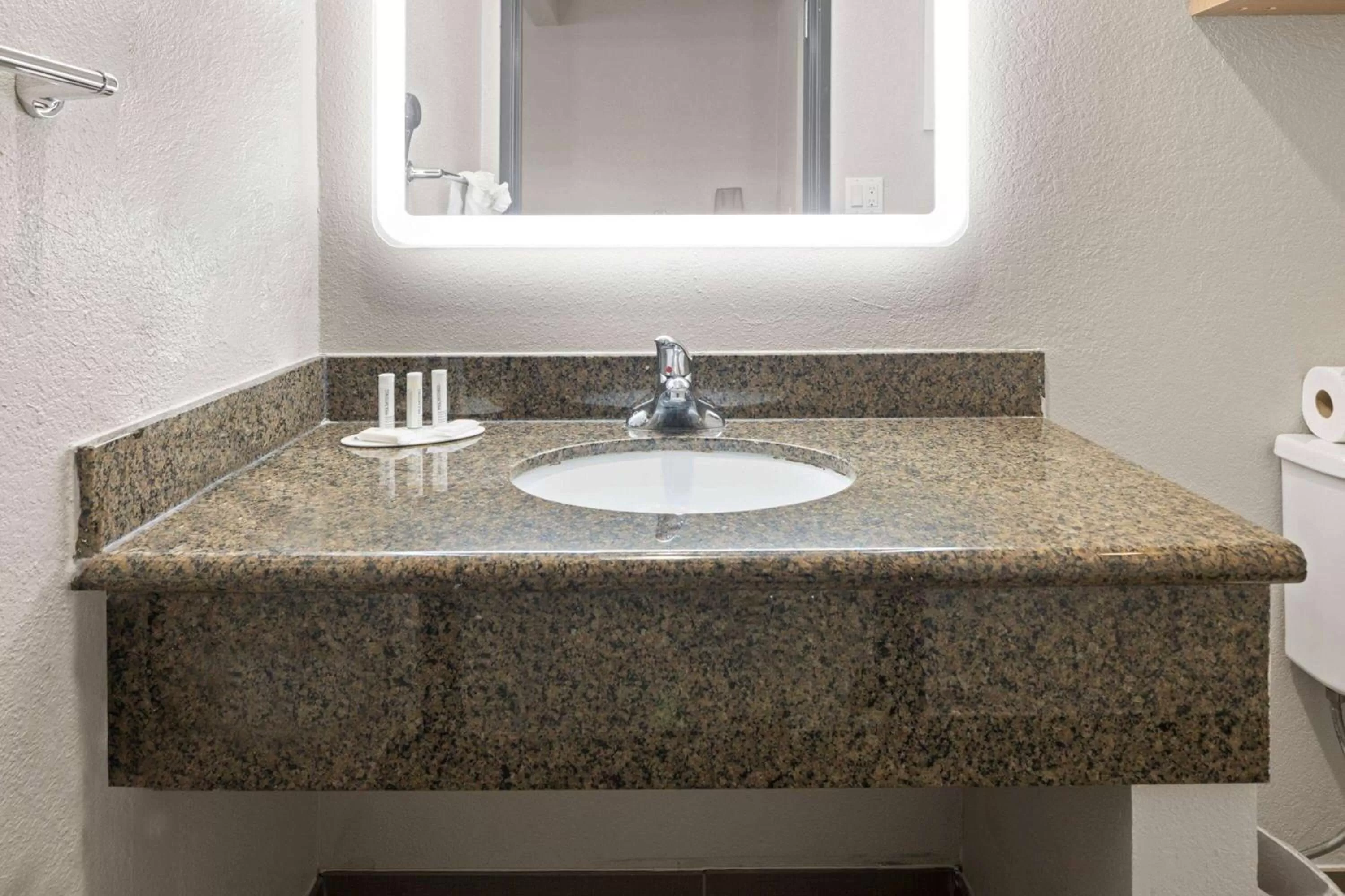 TV and multimedia in Days Inn by Wyndham San Diego-East/El Cajon