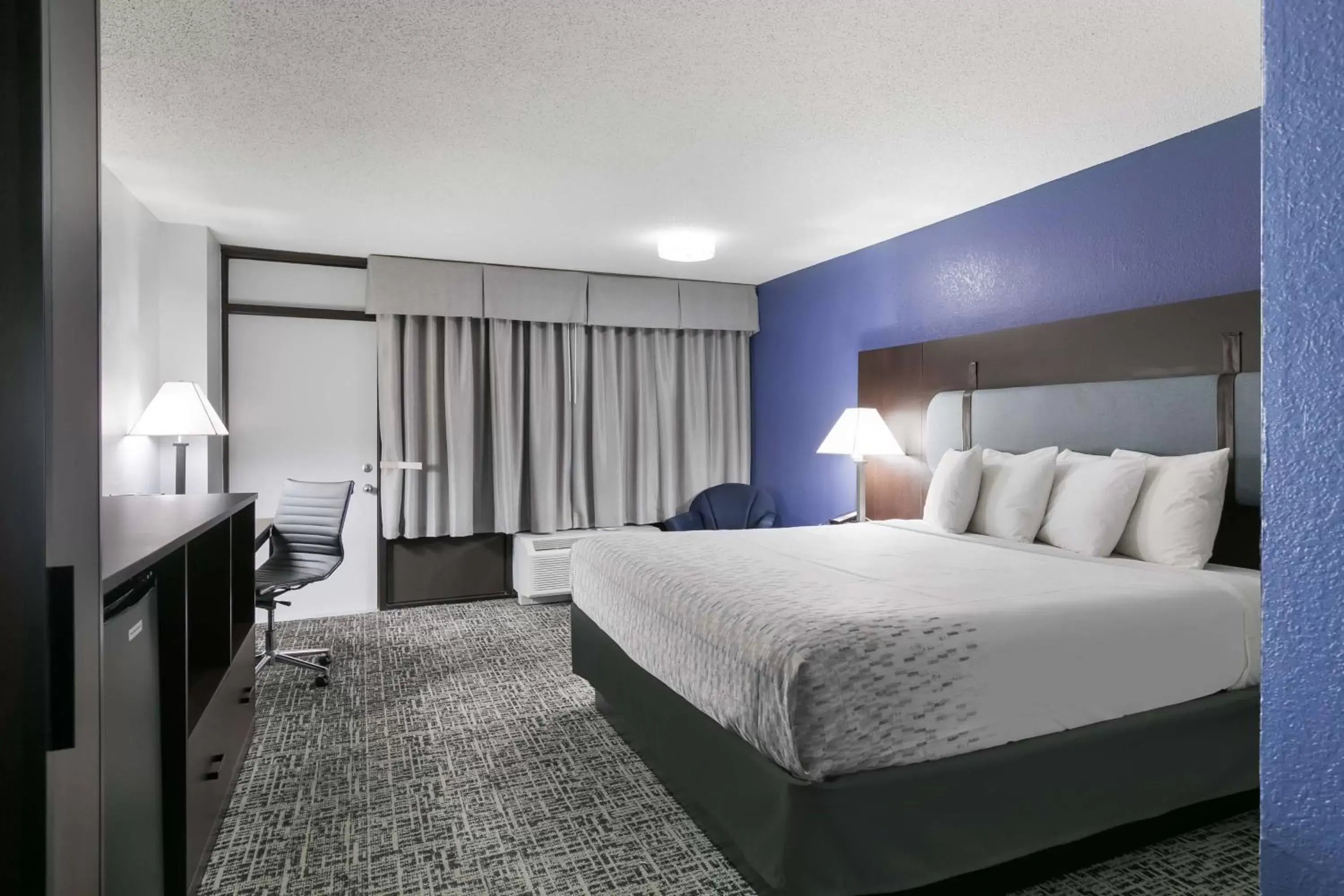 Bedroom, Bed in SureStay Plus Hotel by Best Western Gatlinburg