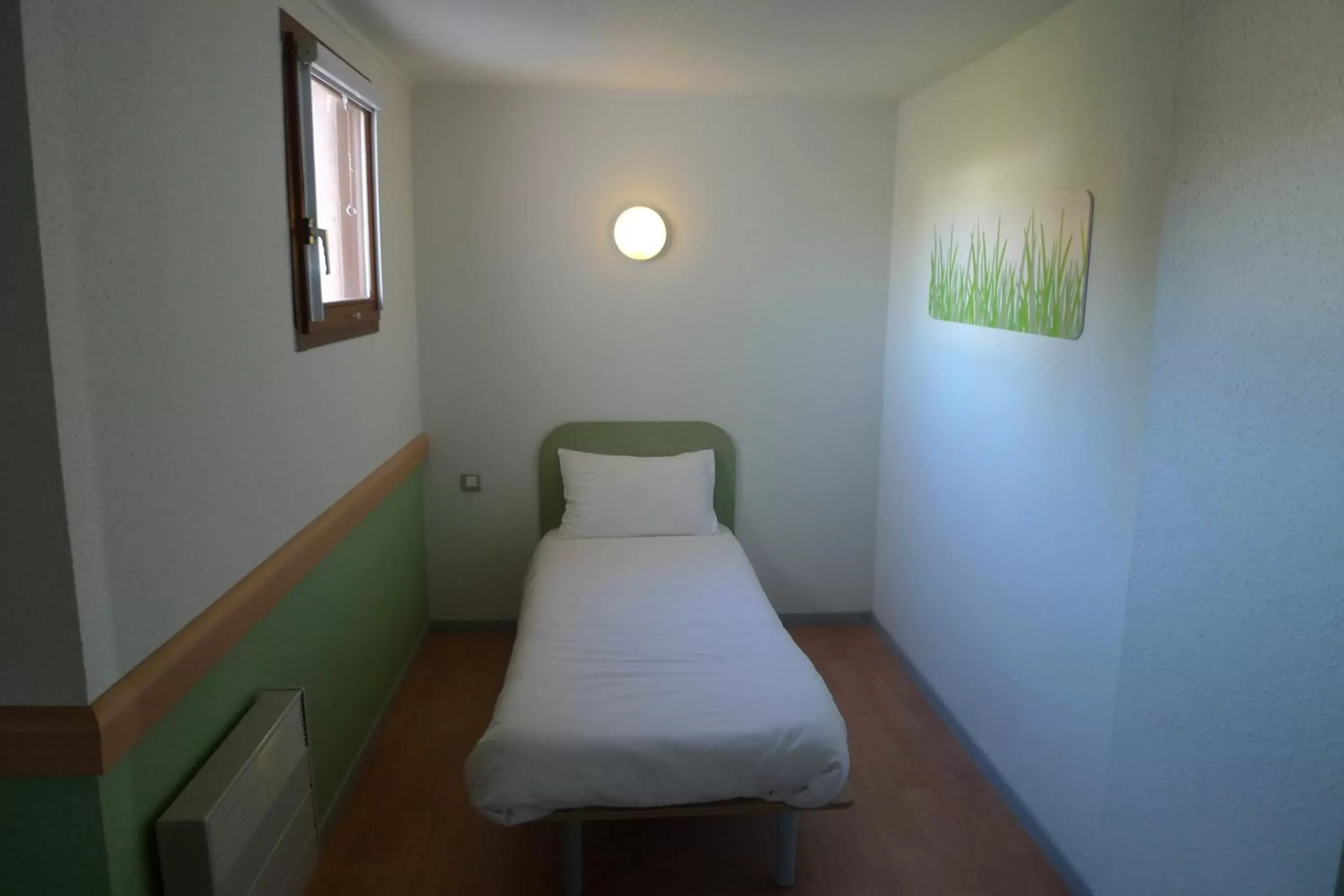 Bed in ibis budget Narbonne Sud A9/A61