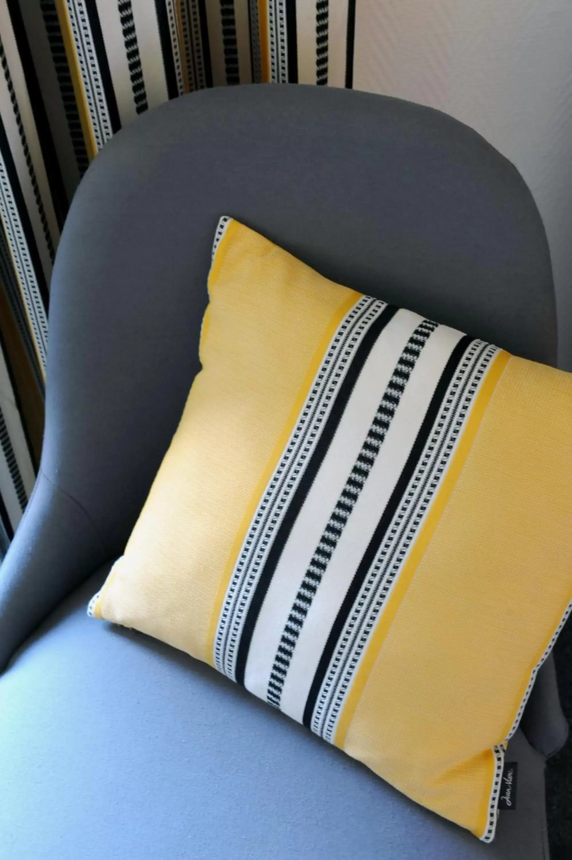 Decorative detail, Bed in Logis Hôtel du Chêne Decorative detail, Bed in Logis Hôtel du Chêne