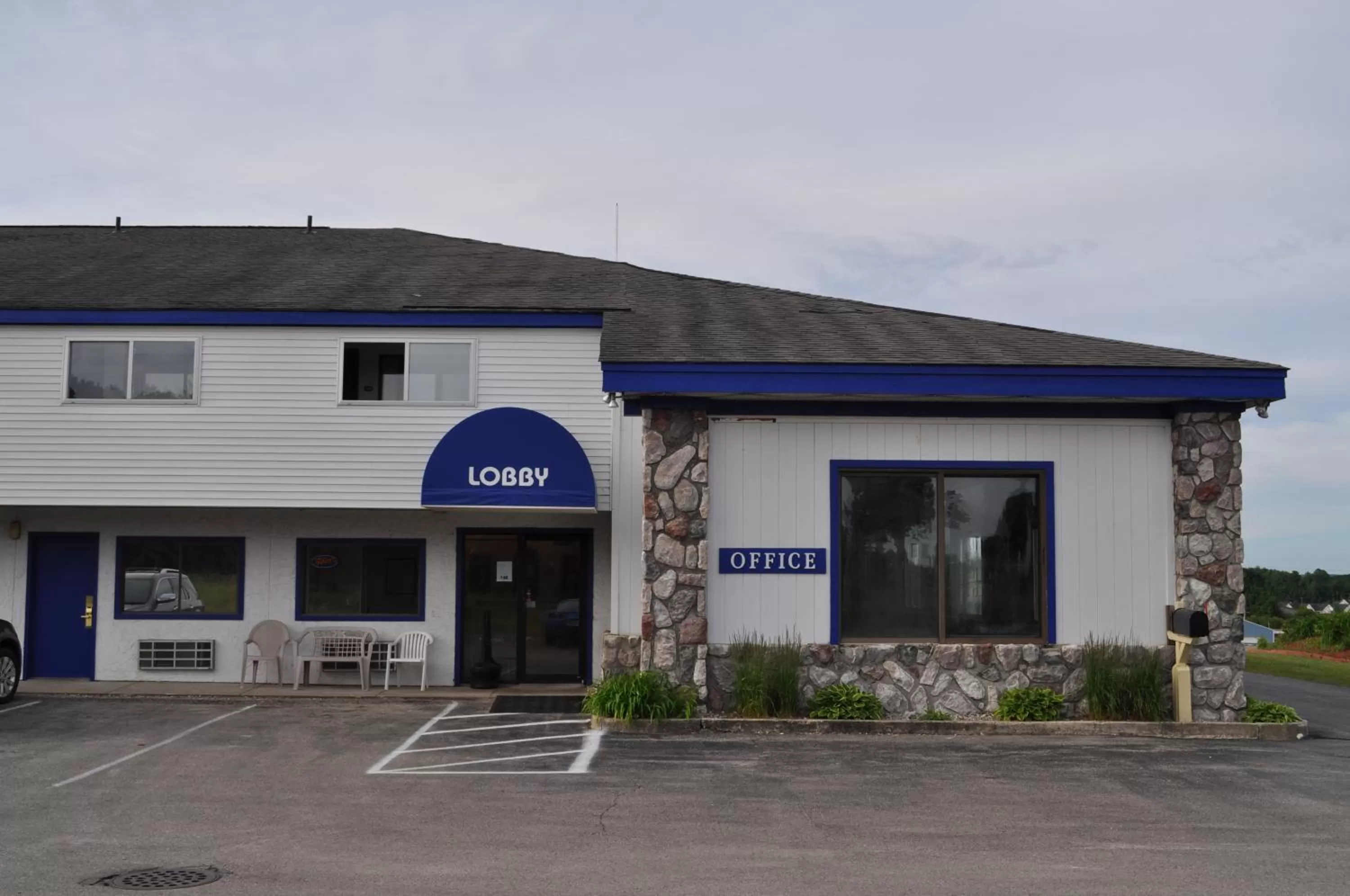 Facade/entrance in Super 8 by Wyndham Petoskey