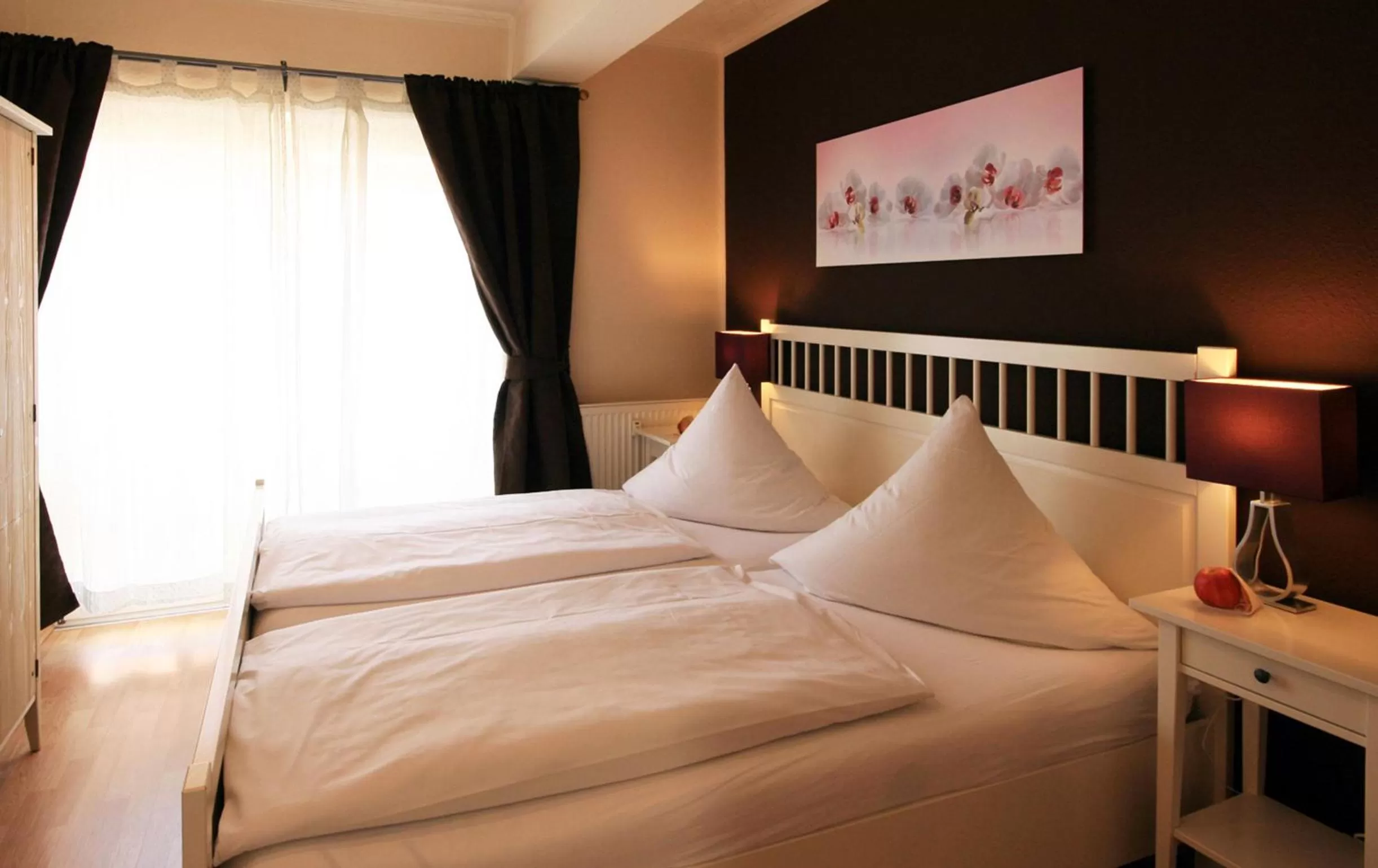 Bedroom, Bed in Hotel Wellness Goldenes Fass Meißen