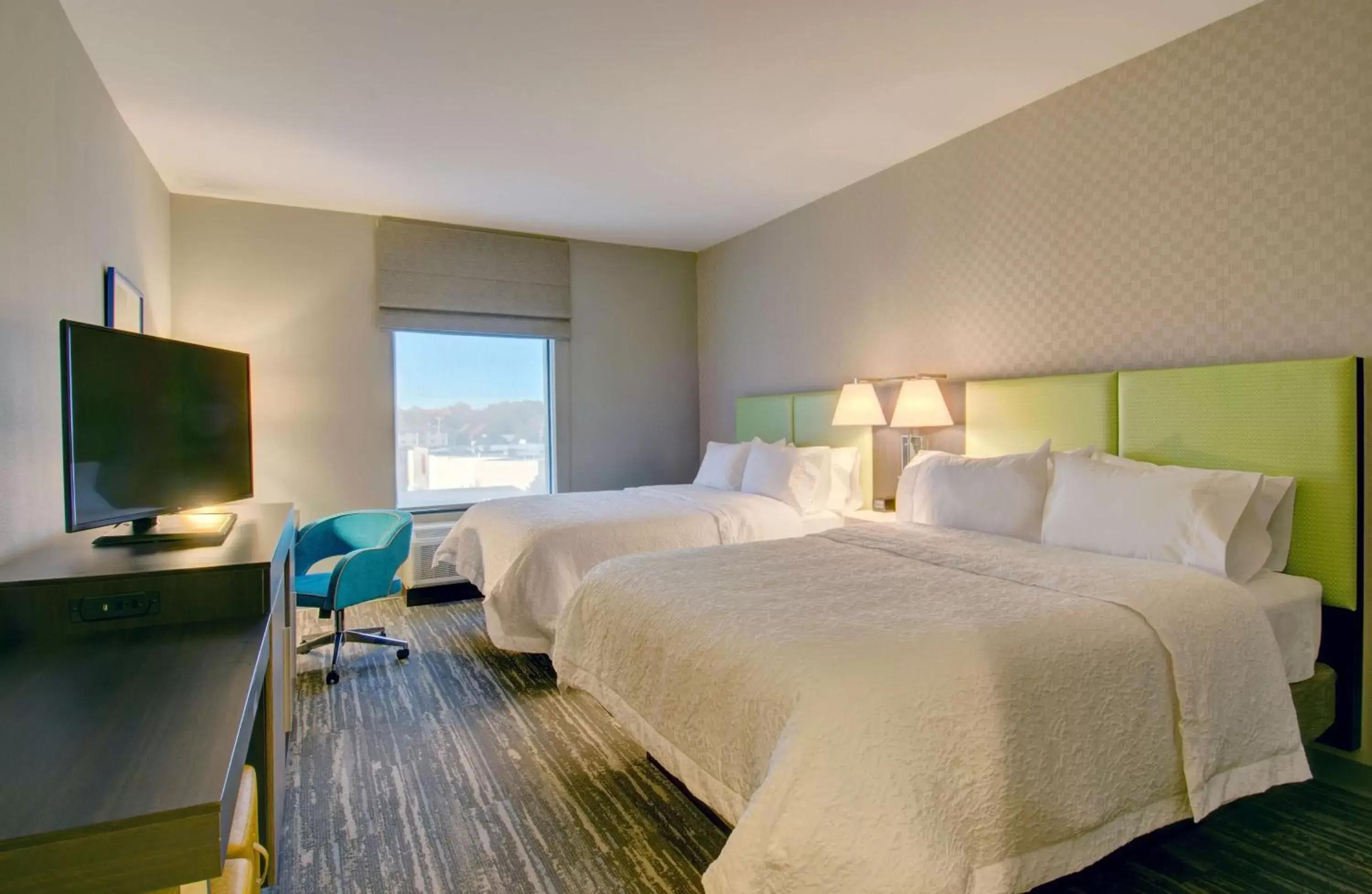 Bedroom, Bed in Hampton Inn & Suites Boston/Stoughton, Ma
