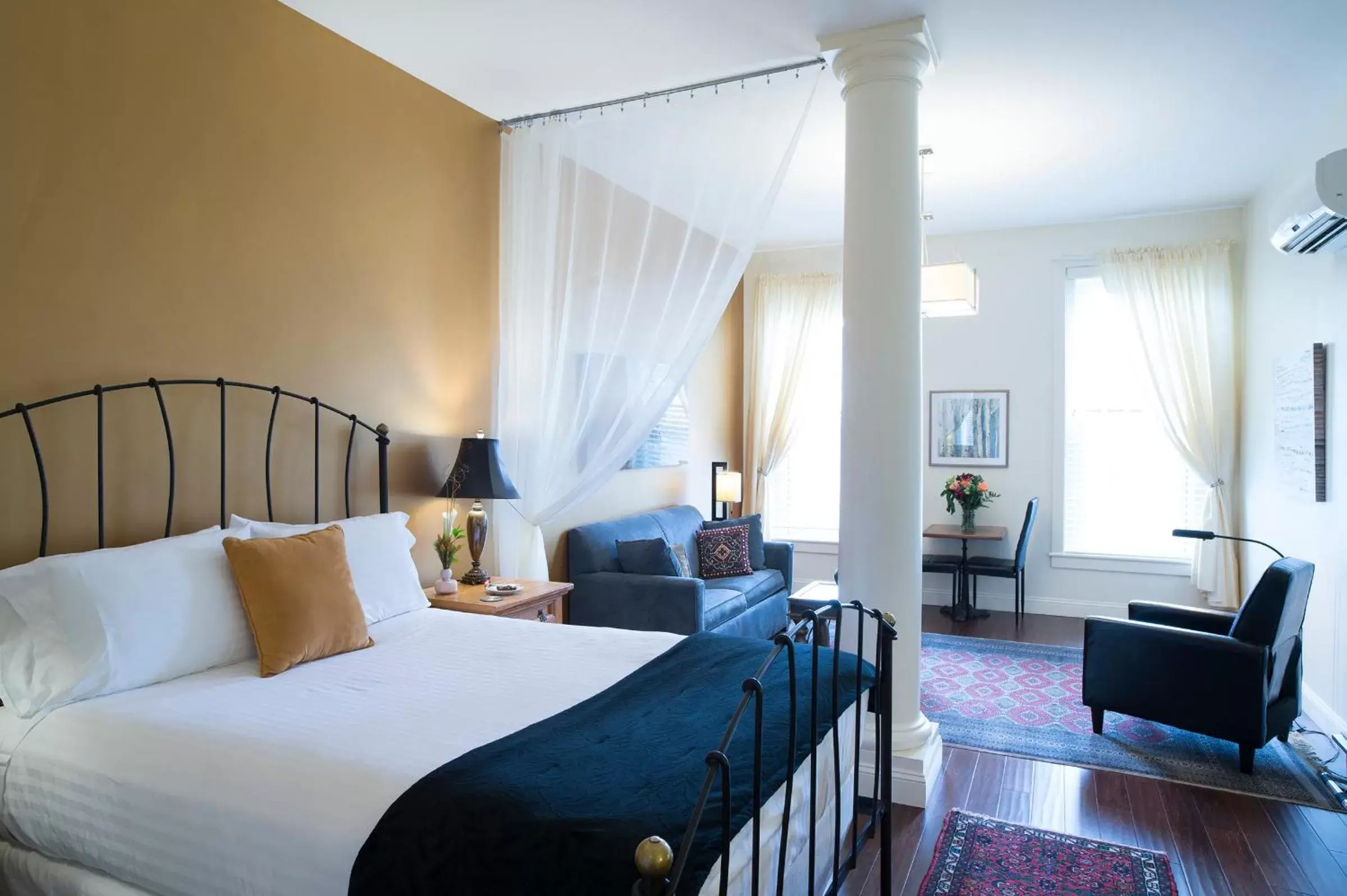 Deluxe Queen Suite in The Barrington Deluxe Queen Suite in The Barrington