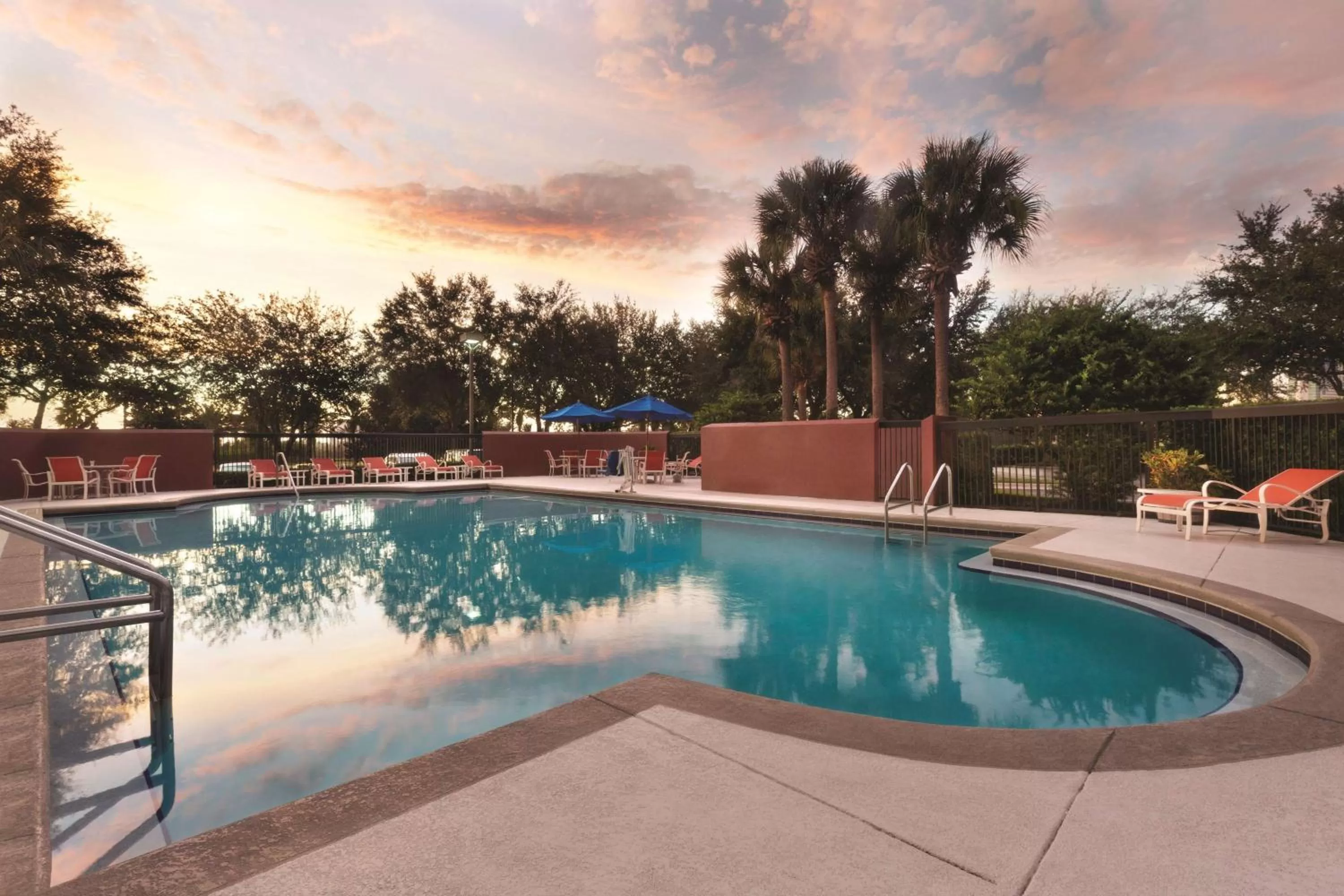 Swimming pool in Hampton Inn Orlando International Drive Convention Center
