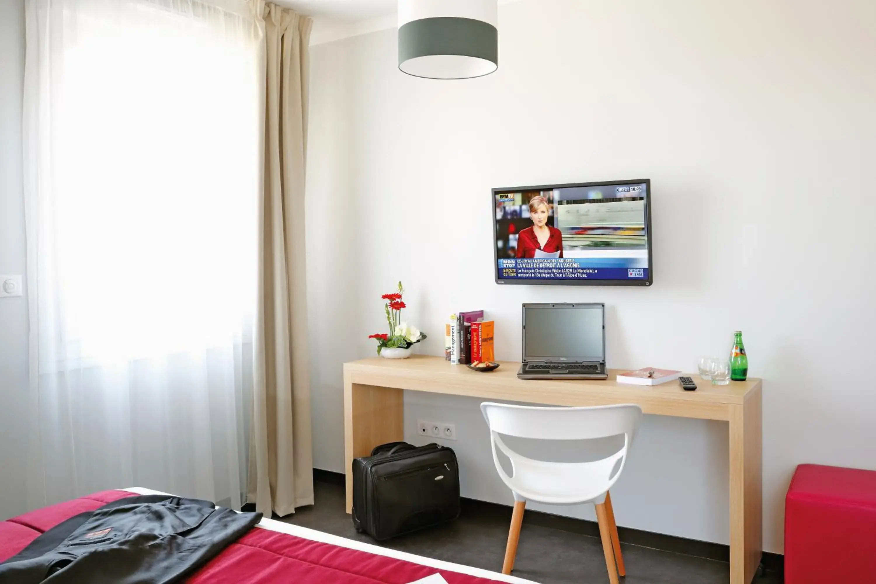 TV and multimedia, TV/Entertainment Center in Appart'City Classic Reims Parc des Expositions
