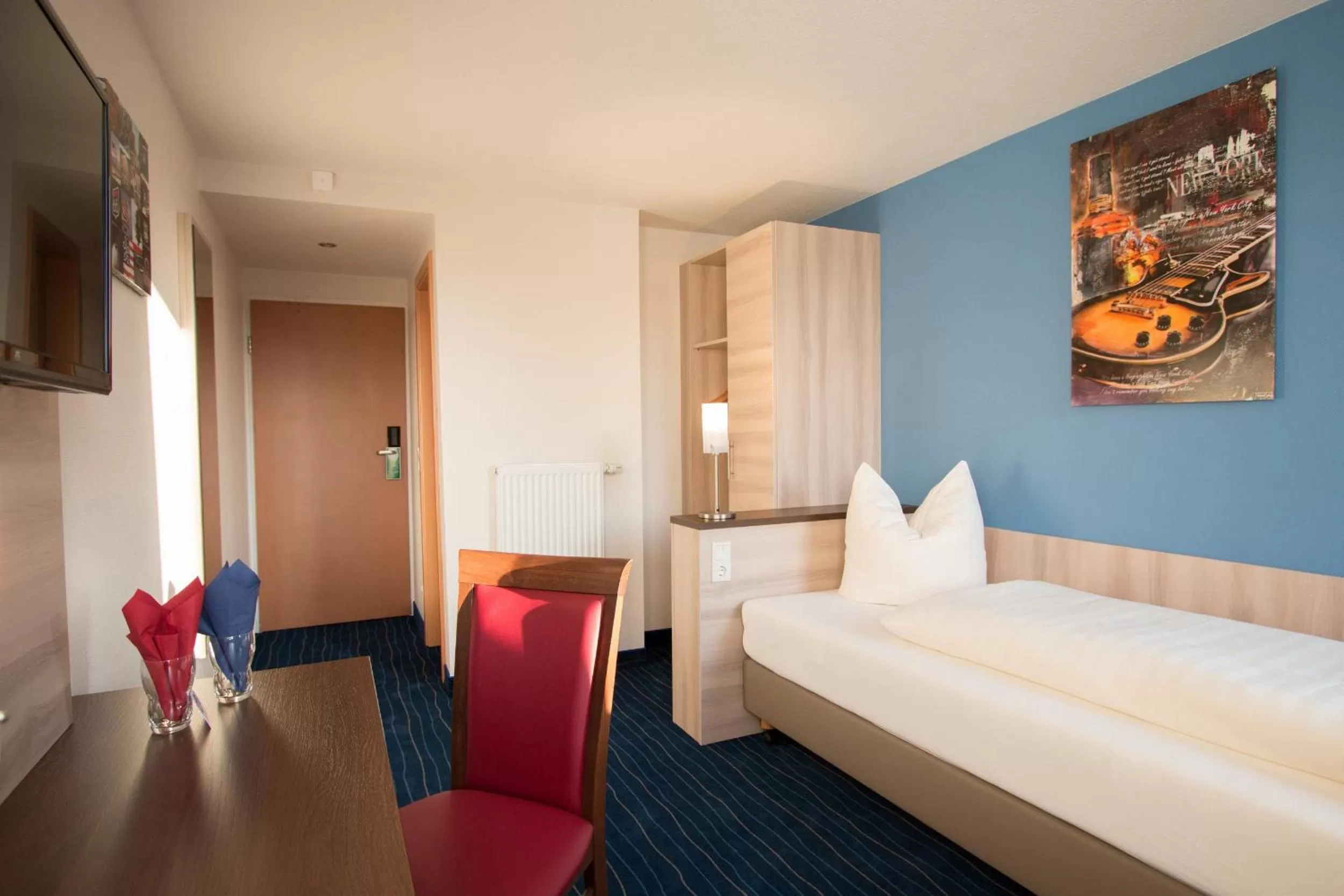 Photo of the whole room, Bed in Motel 44