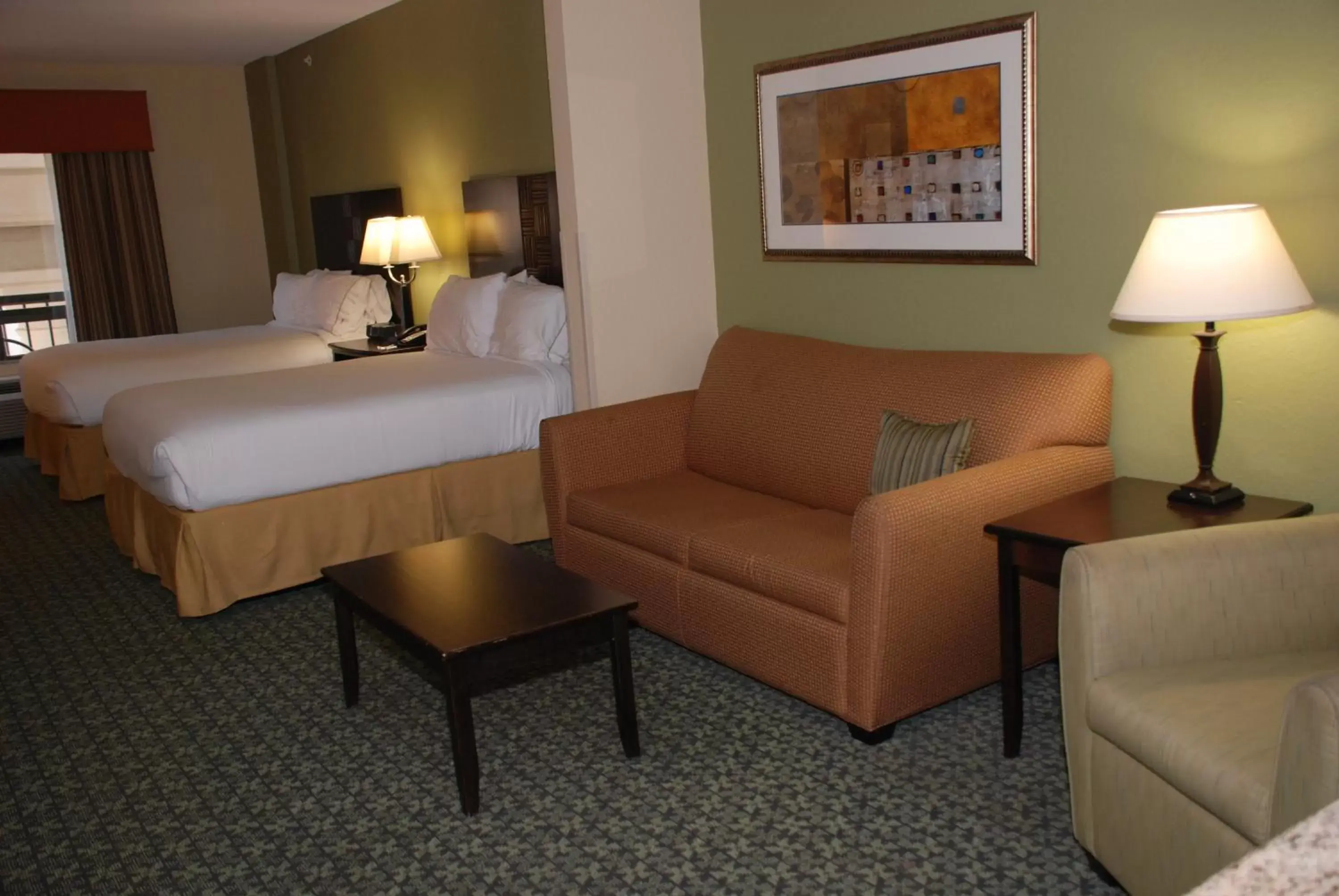 Photo of the whole room, Bed in Holiday Inn Express & Suites Covington, an IHG Hotel