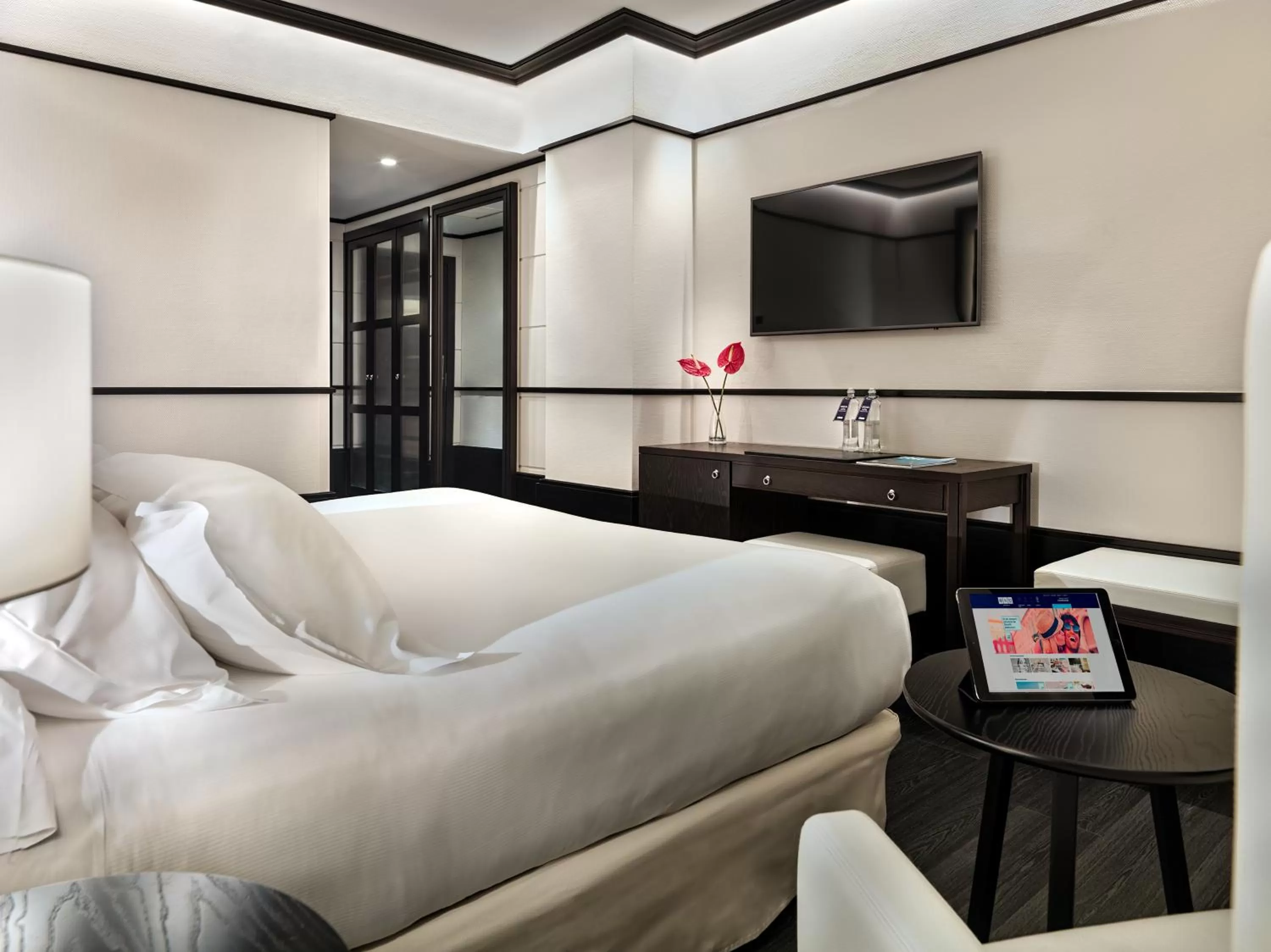 Photo of the whole room in H10 Marina Barcelona