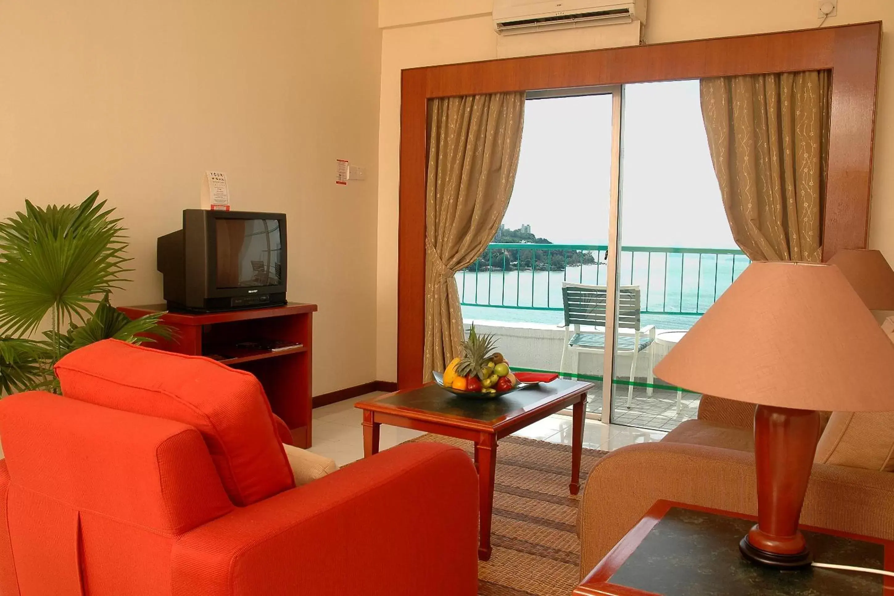 TV and multimedia, Seating Area in Rainbow Paradise Beach Resort