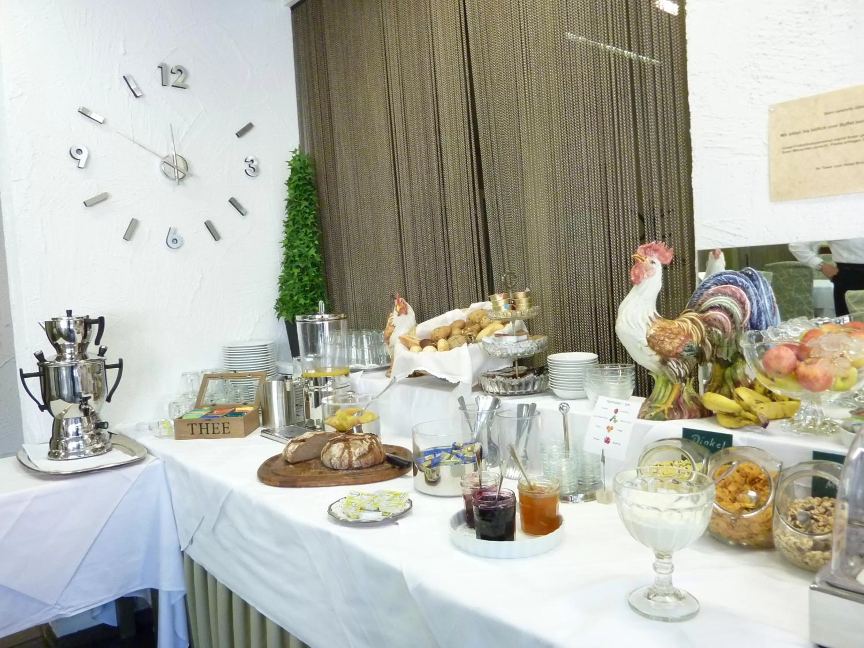 Buffet breakfast in Hotel Brunnenhof