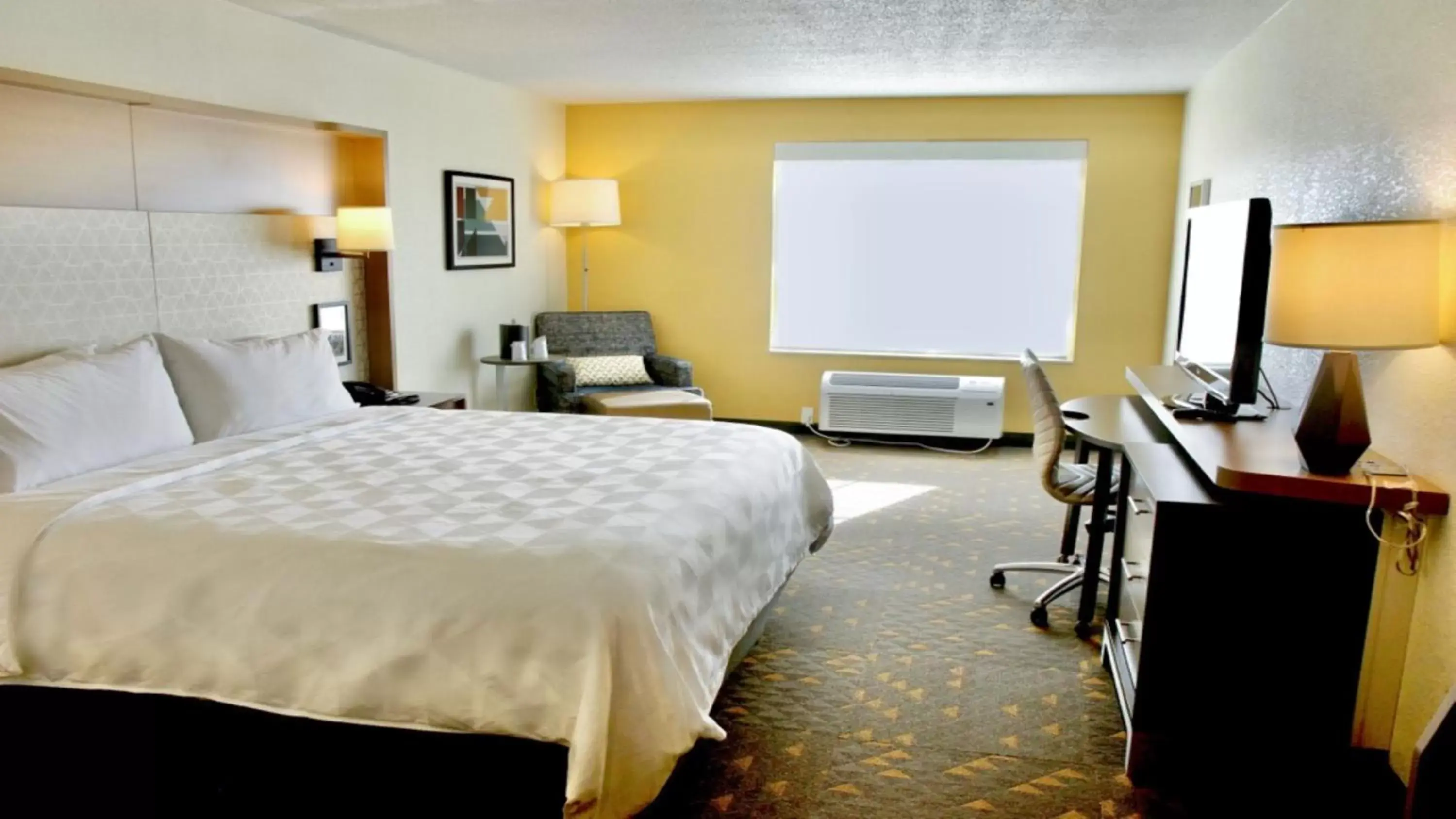 Photo of the whole room in Holiday Inn Hotel & Suites Overland Park-Convention Center, an IHG Hotel