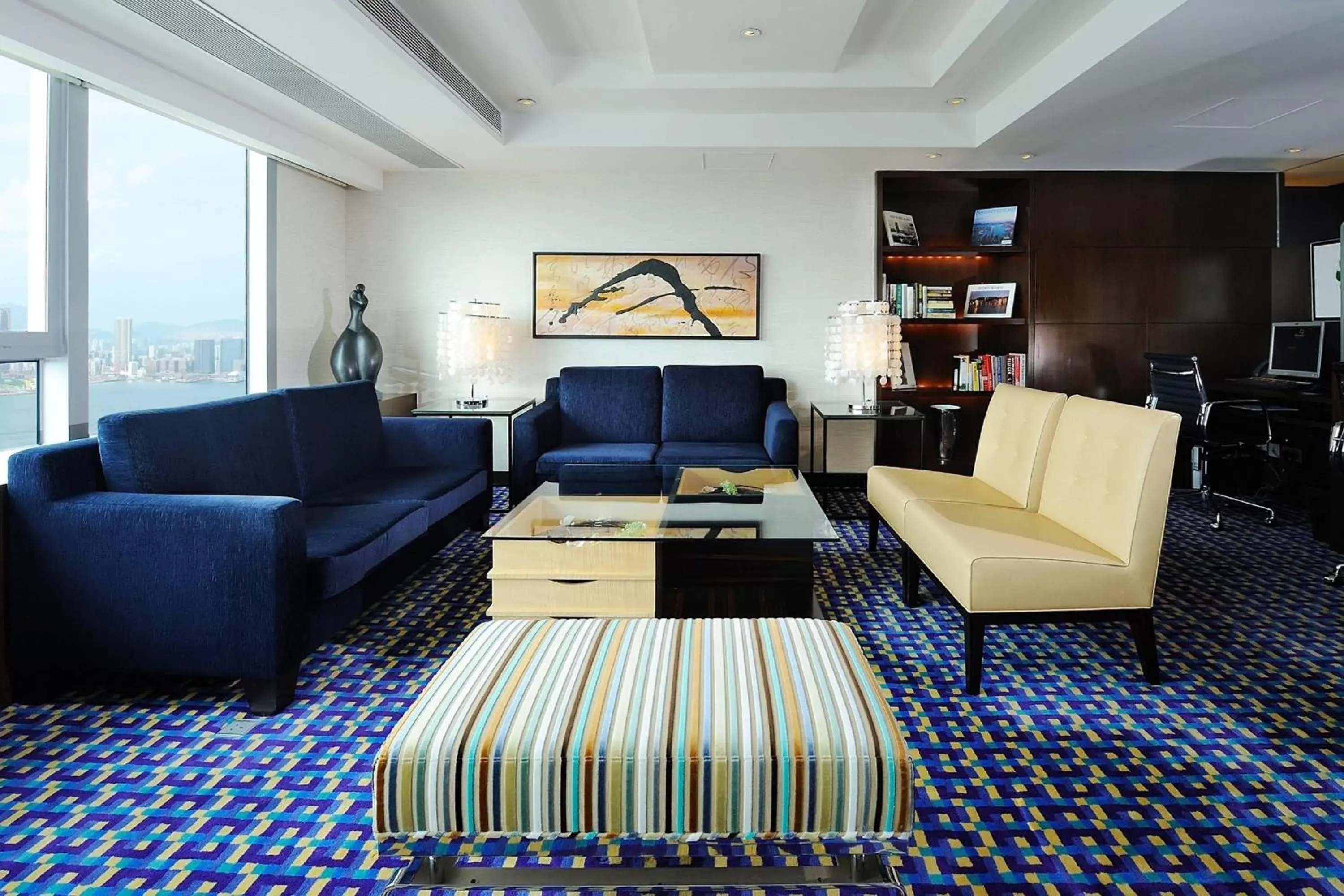 Lounge or bar, Seating Area in Courtyard by Marriott Hong Kong