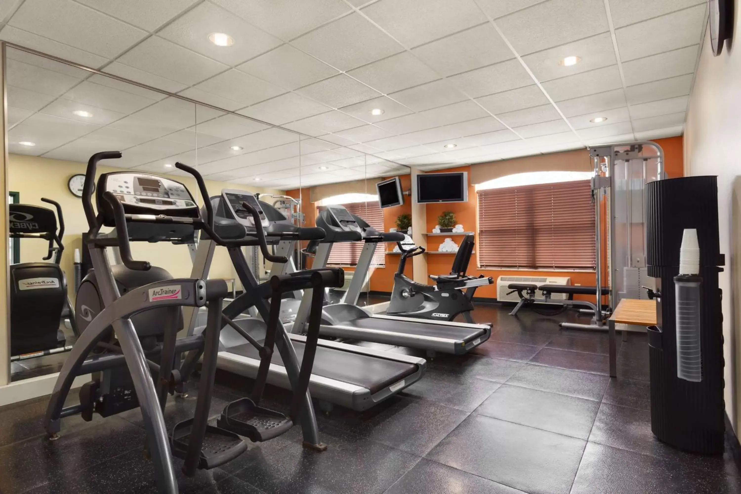 Activities, Fitness Center/Facilities in Country Inn & Suites by Radisson, Potomac Mills Woodbridge, VA