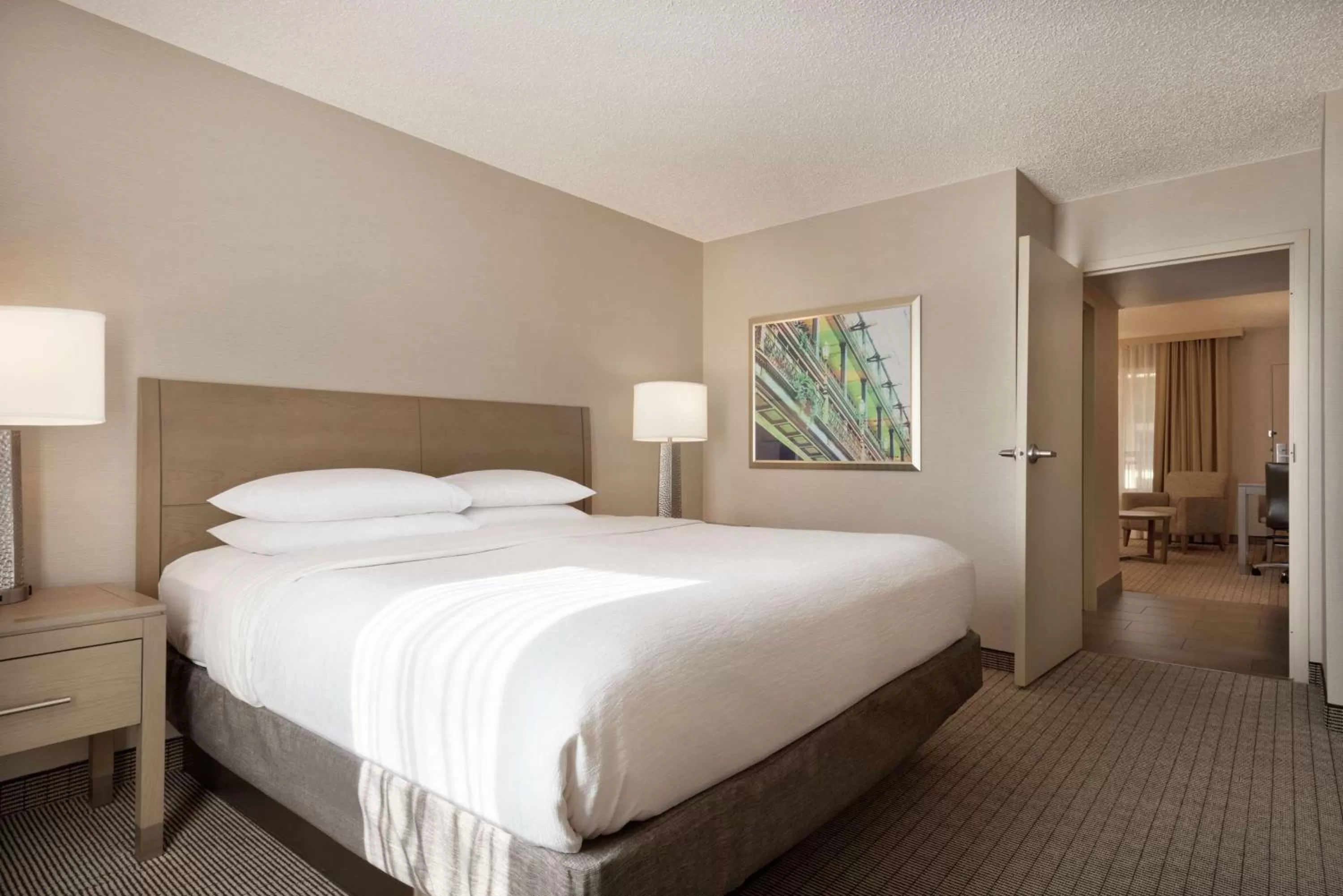 Living room, Bed in Embassy Suites by Hilton Cleveland Rockside