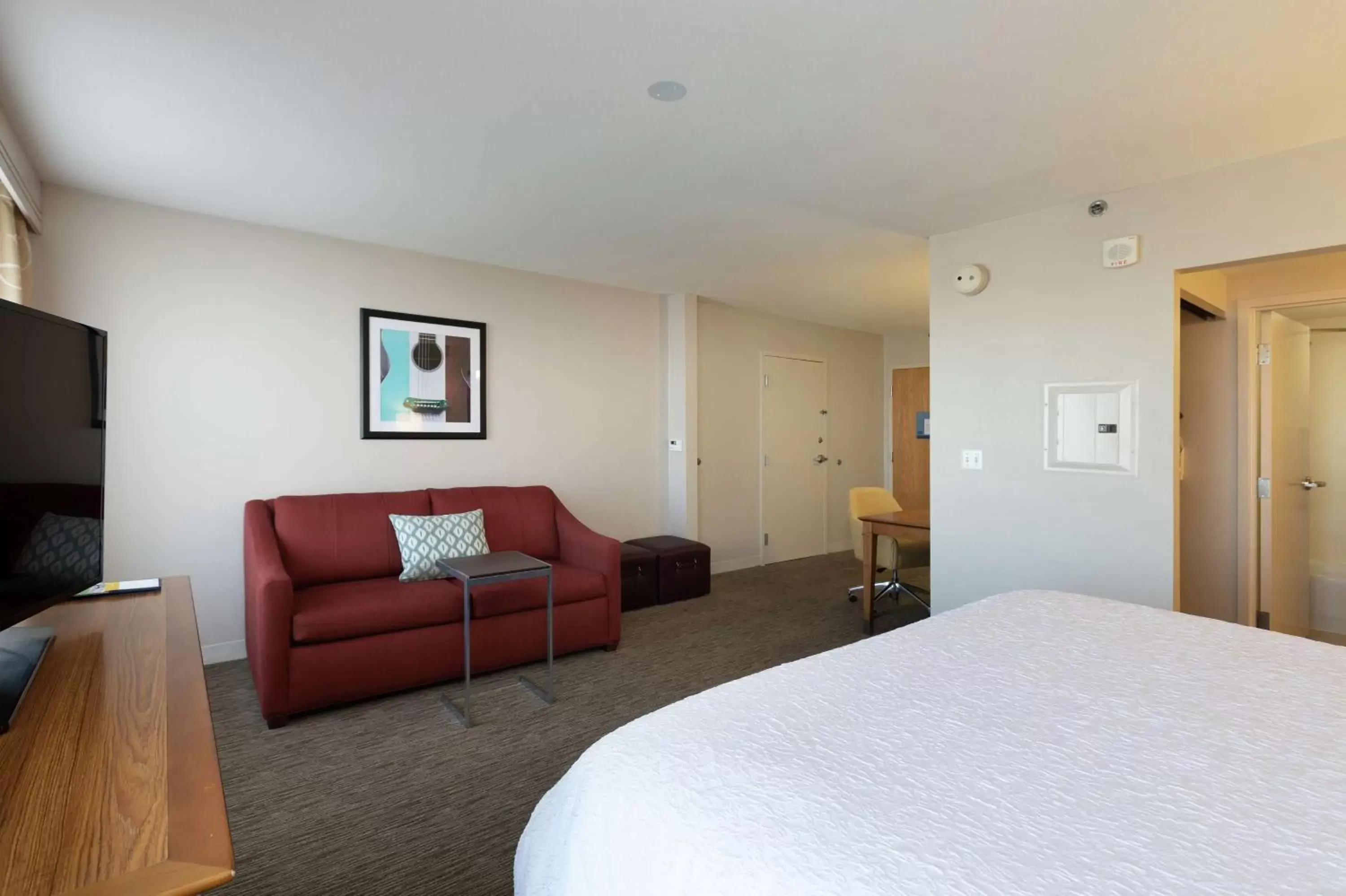 Bedroom in Hampton Inn & Suites-Austin Airport