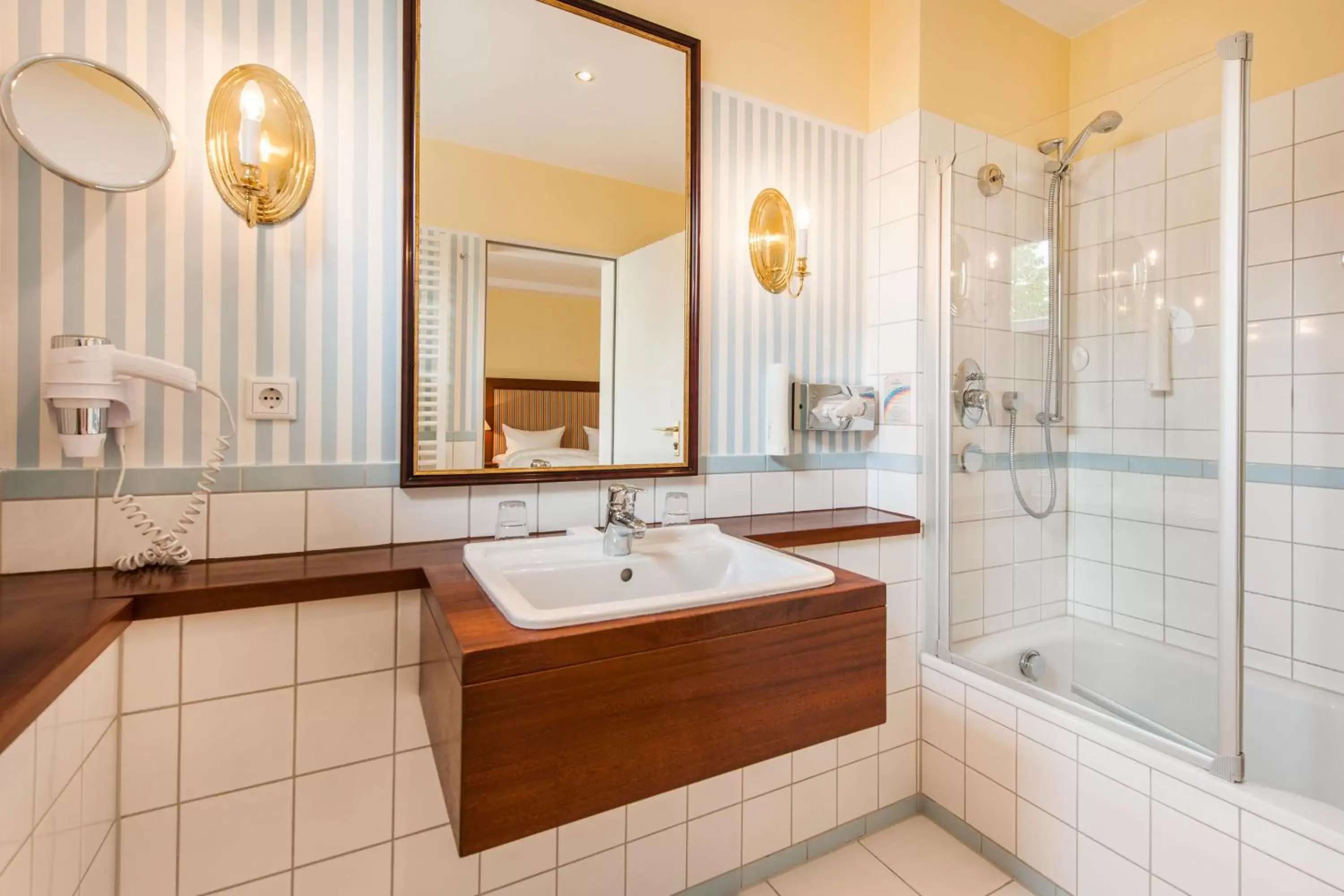 Shower, Bathroom in Hotel Birke, Ringhotel Kiel