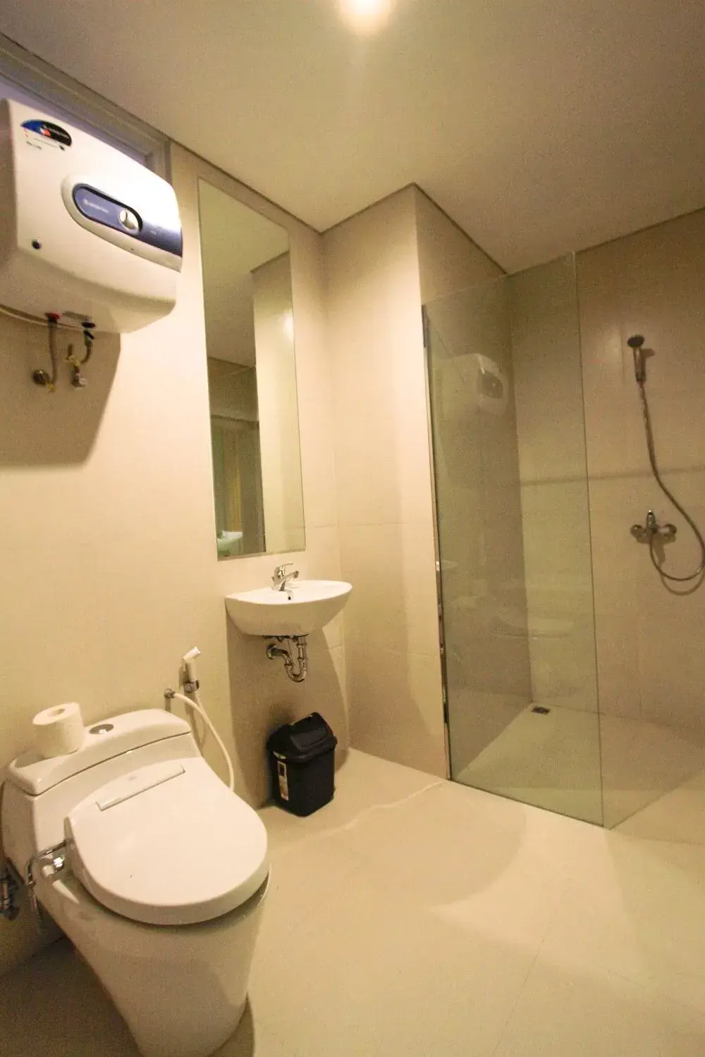 Bathroom in Puri Padma Hotel