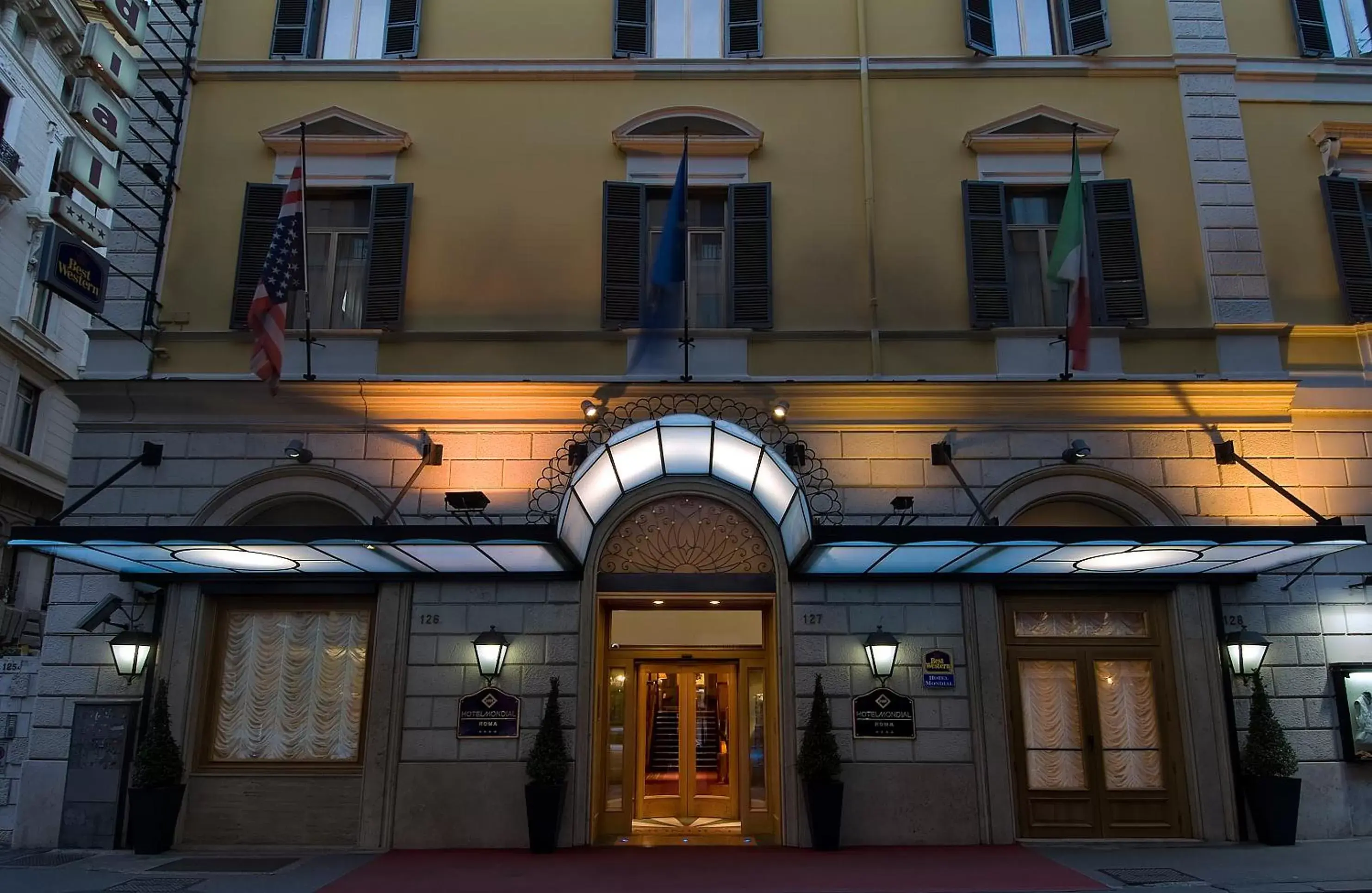 Facade/entrance, Property Building in Hotel Mondial
