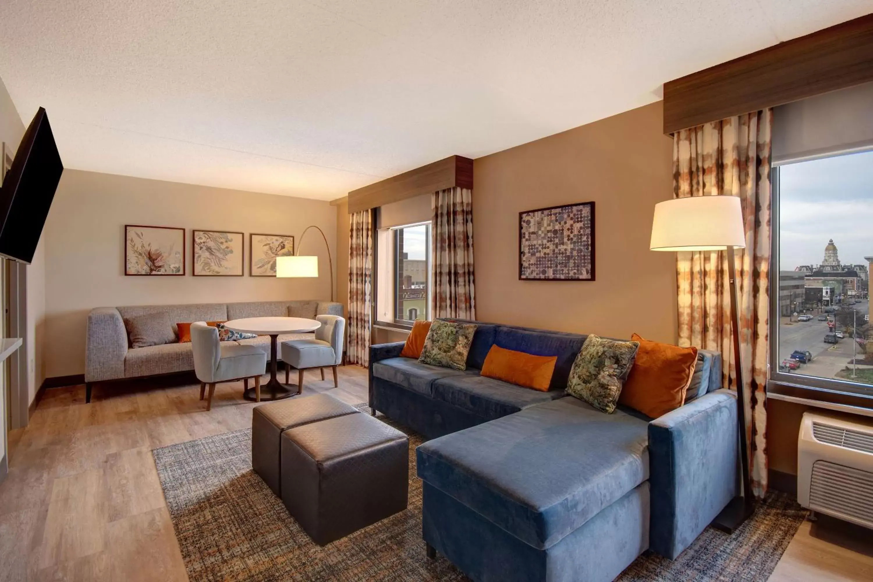Living room, Seating Area in Hilton Garden Inn Terre Haute