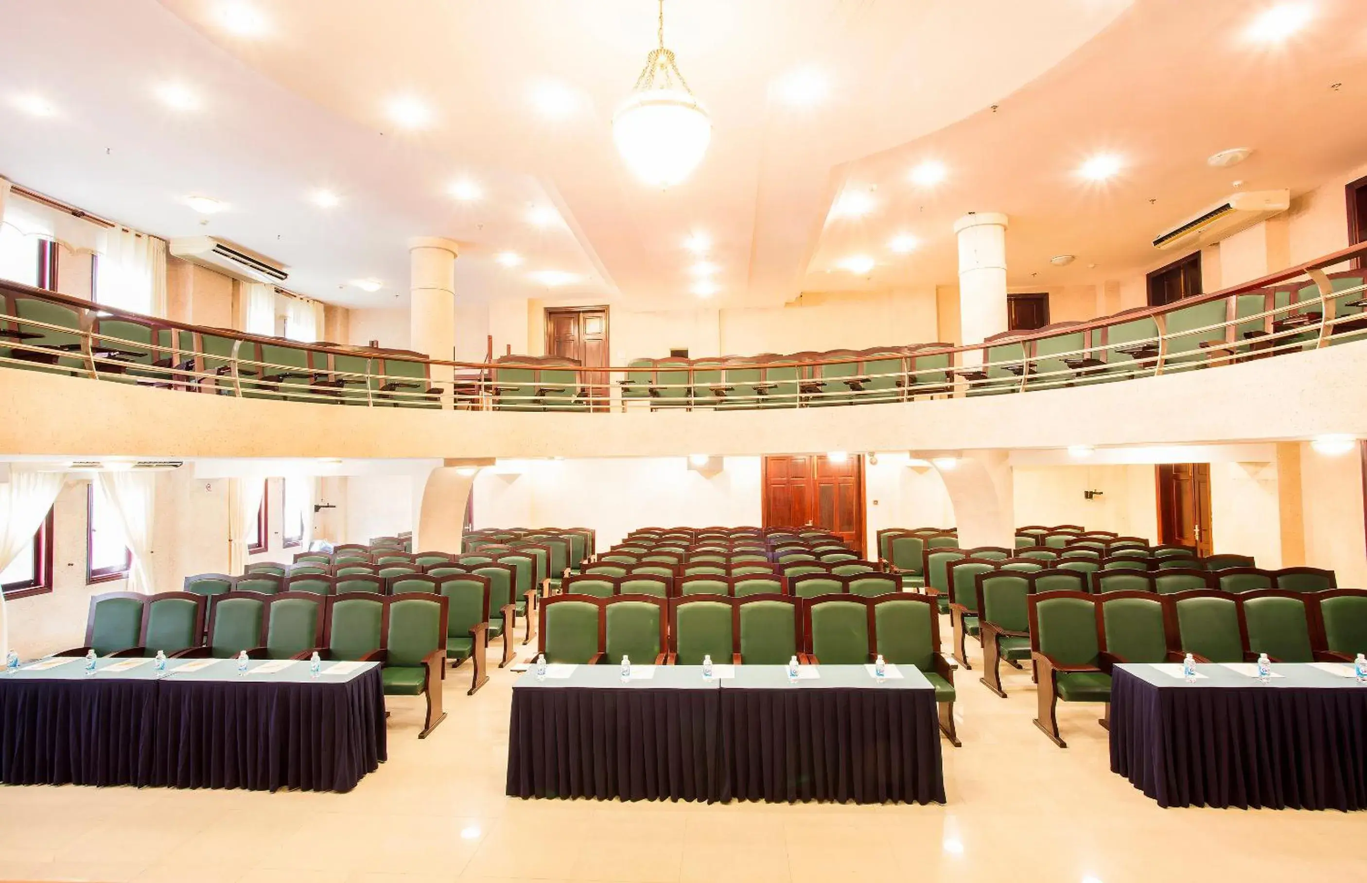 Business facilities in Beachfront Hotel