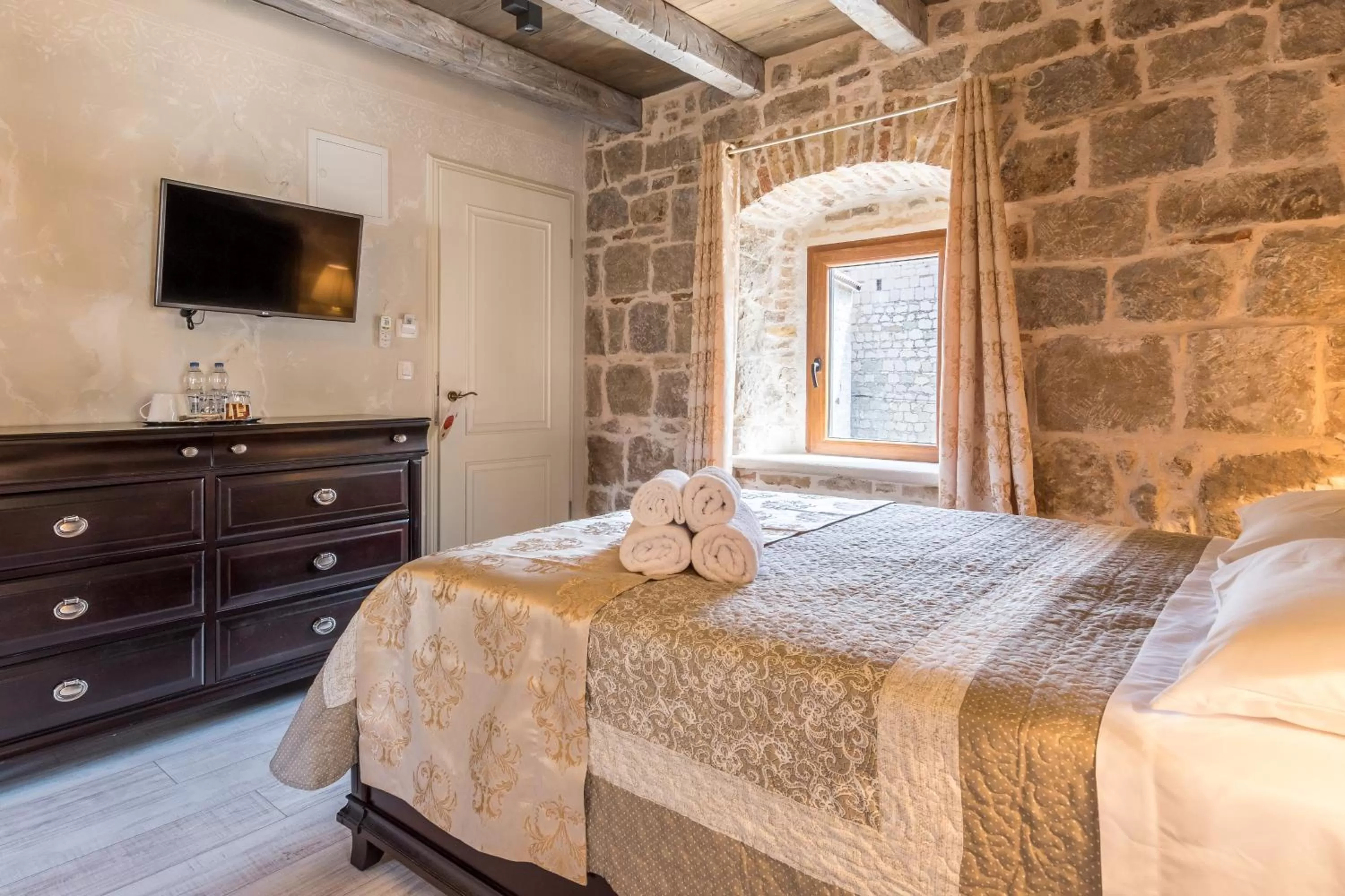 Bed in Heritage Palace Varos - MAG Quaint & Elegant Boutique Hotels